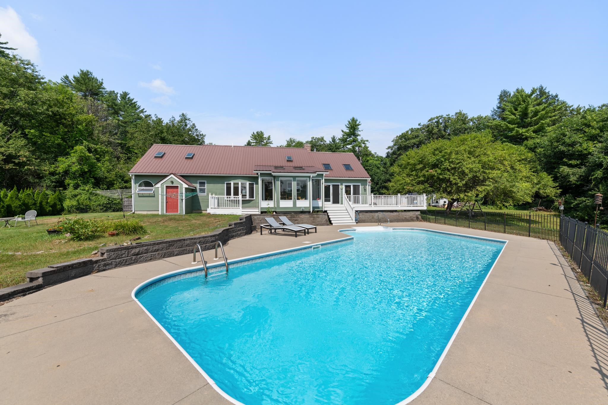 4373 River Road Property Photo 3
