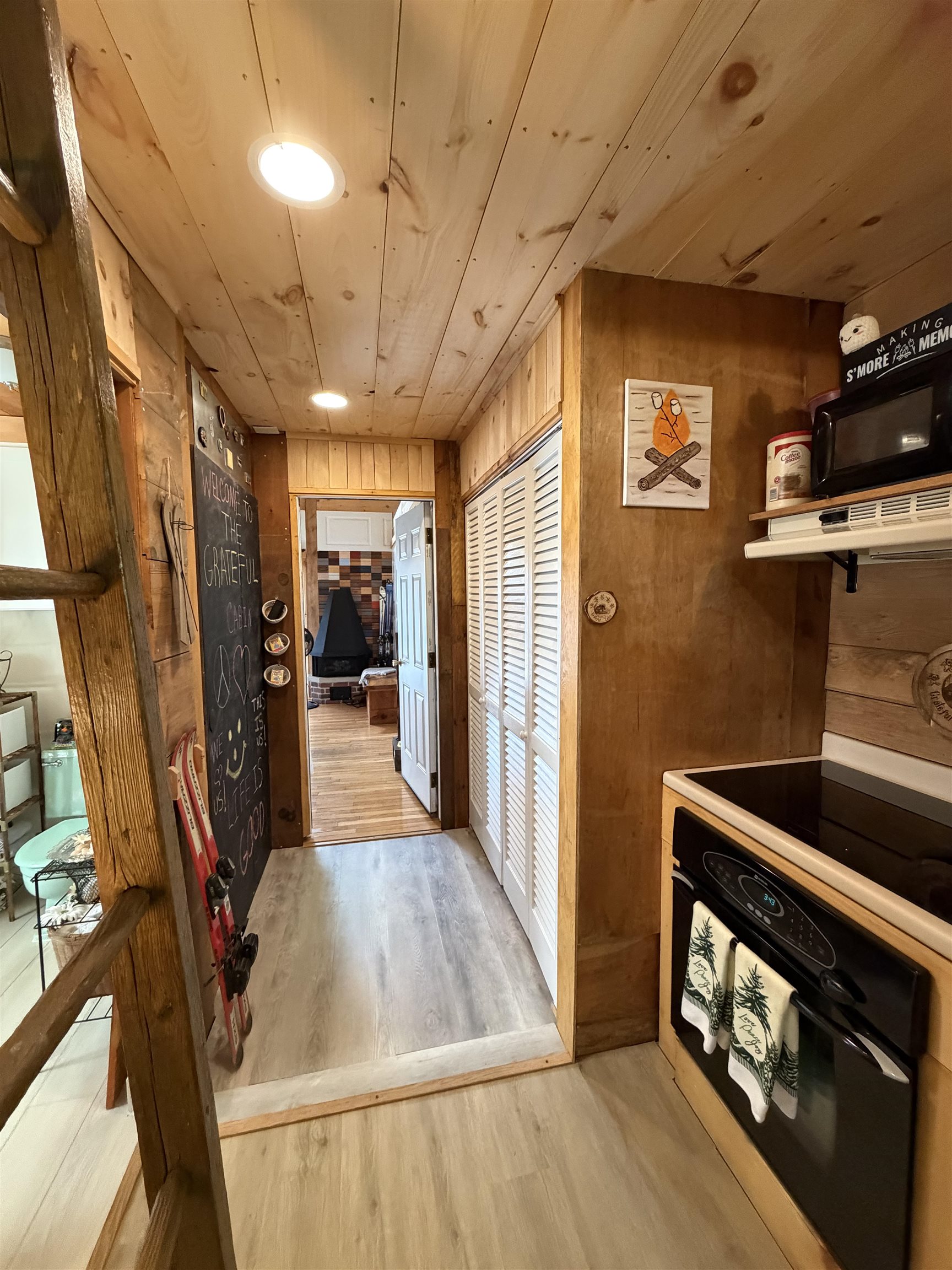 8 Swiftwater Circle Property Photo 12