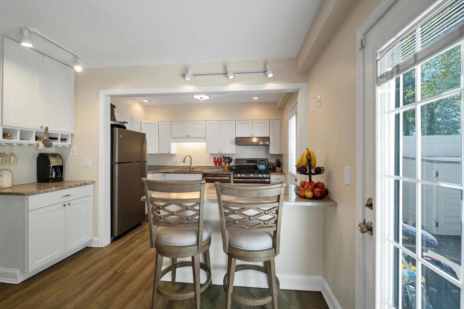 415 High Street Property Photo 6