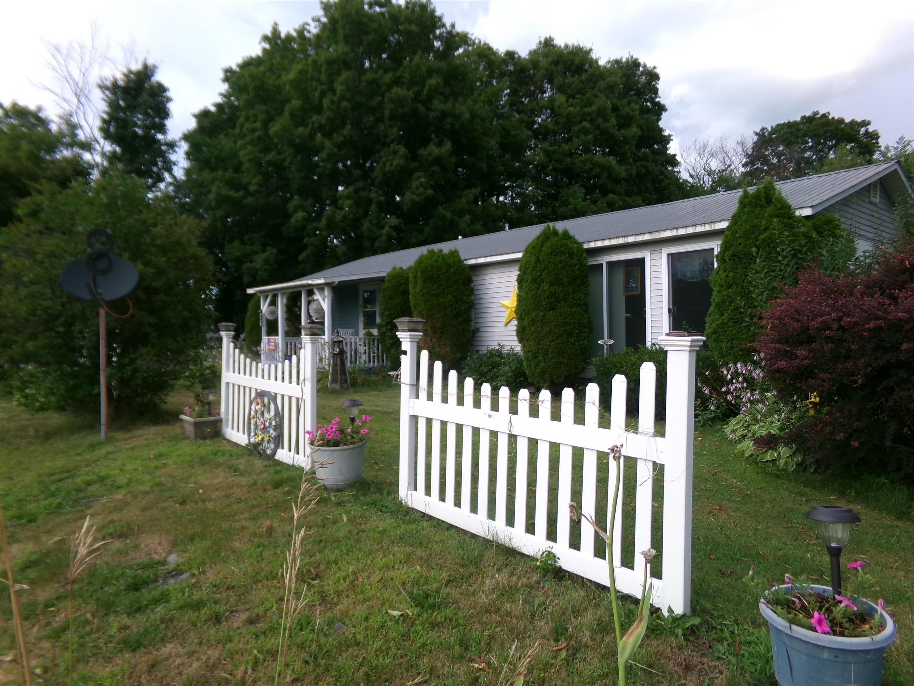 587 St. Albans Road Property Photo 1
