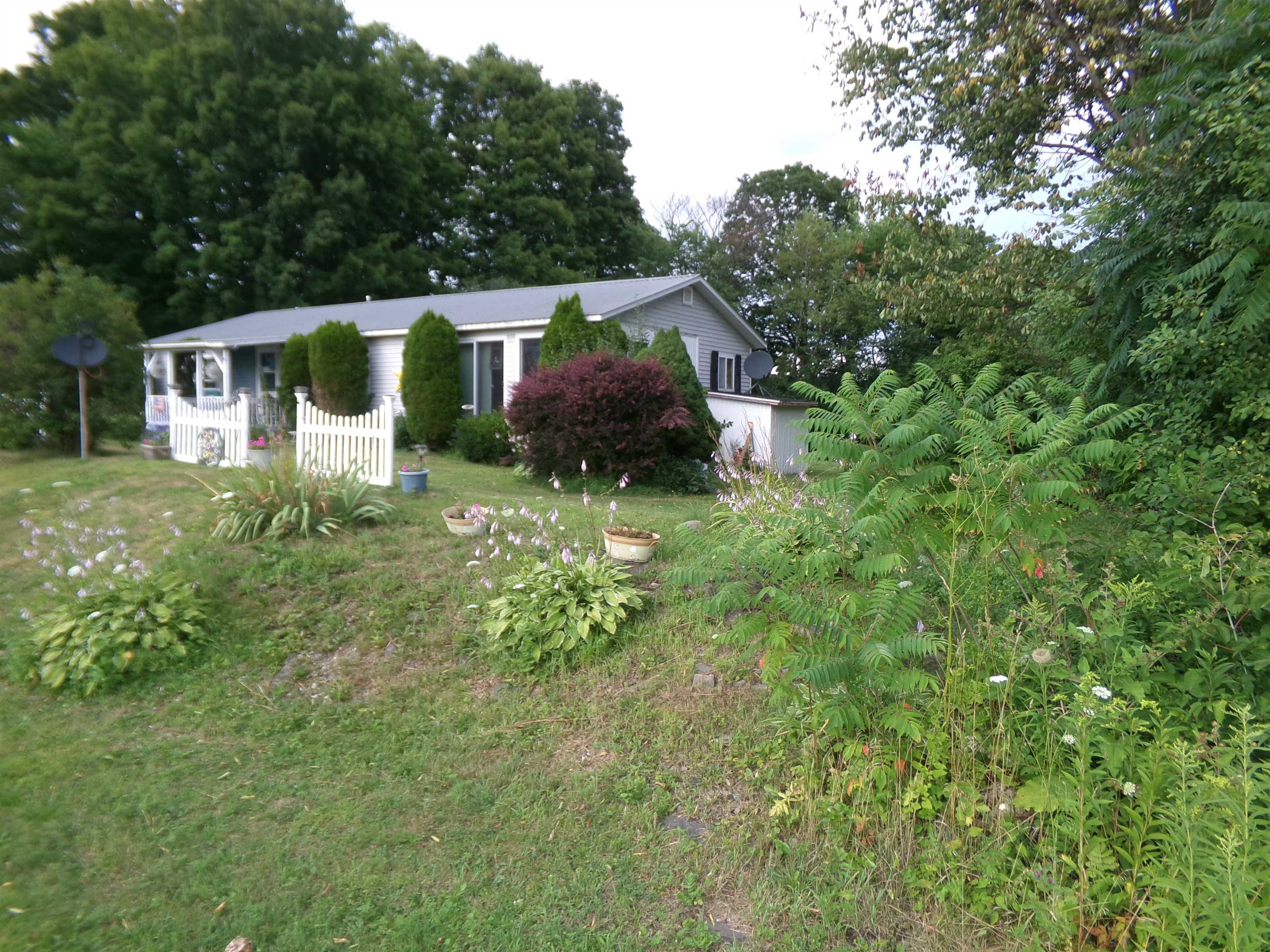 587 St. Albans Road Property Photo 2