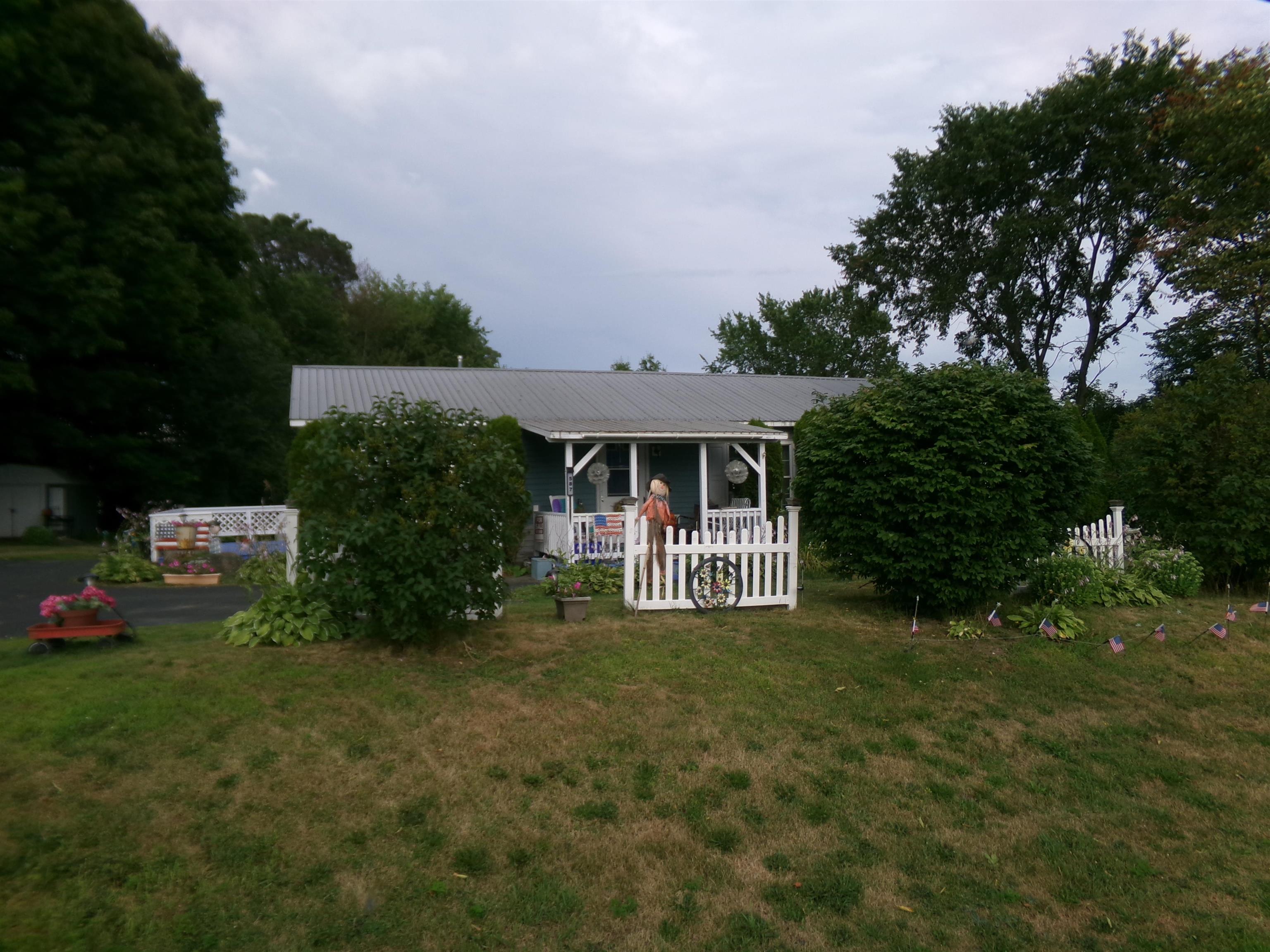 587 St. Albans Road Property Photo 5
