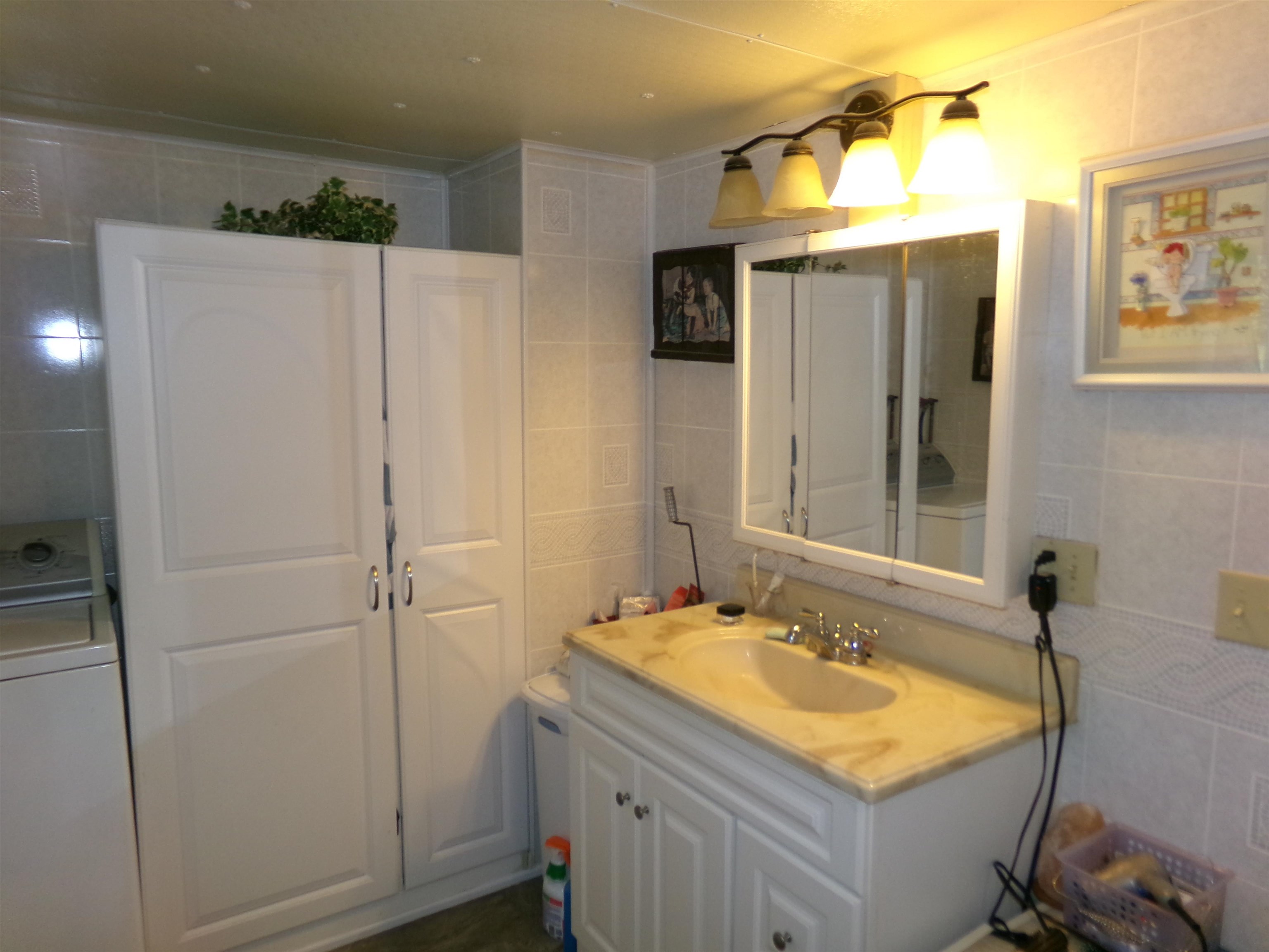587 St. Albans Road Property Photo 7