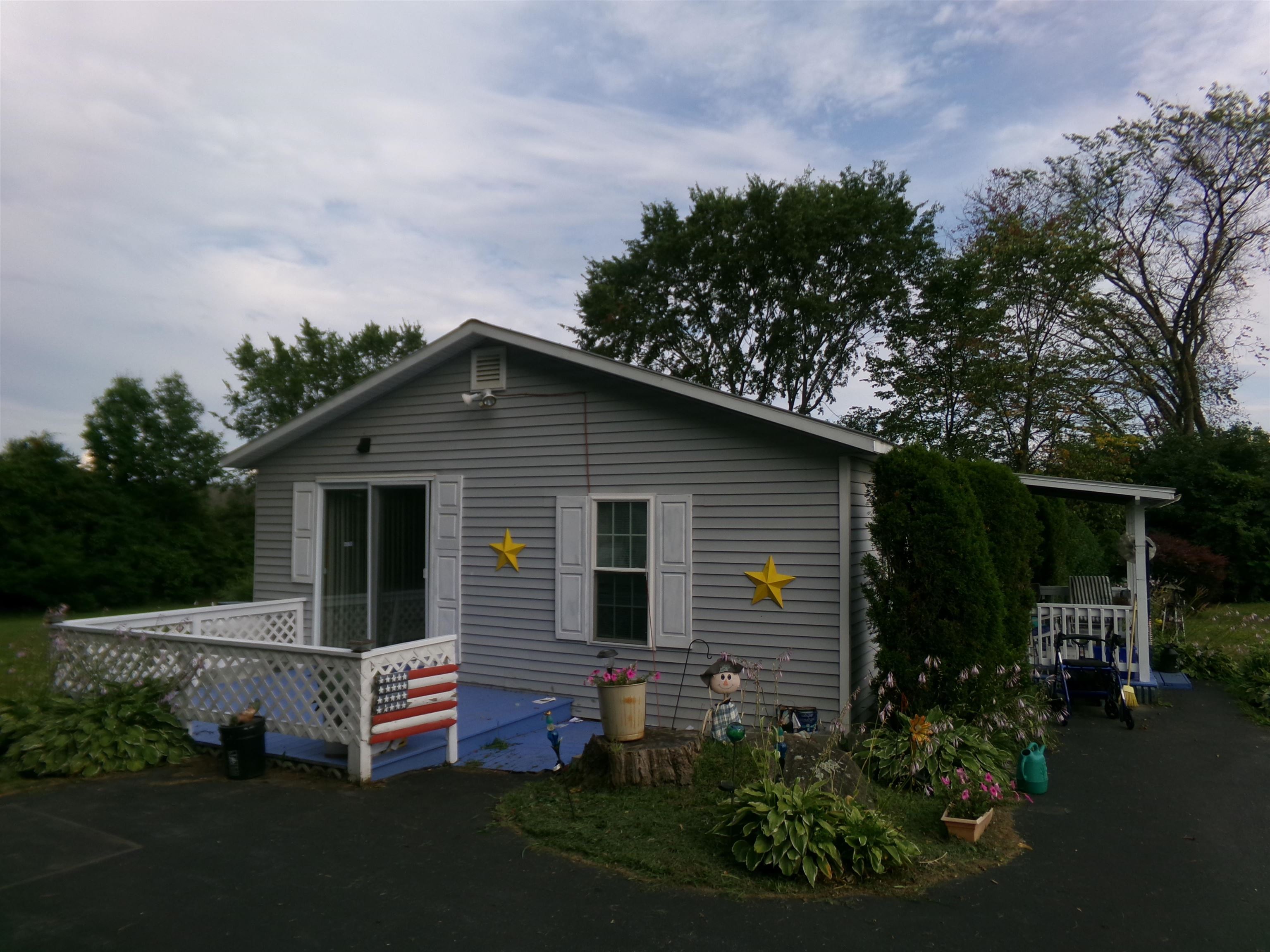587 St. Albans Road Property Photo 15
