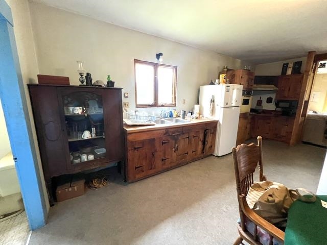 15 Burke Road Property Photo 9