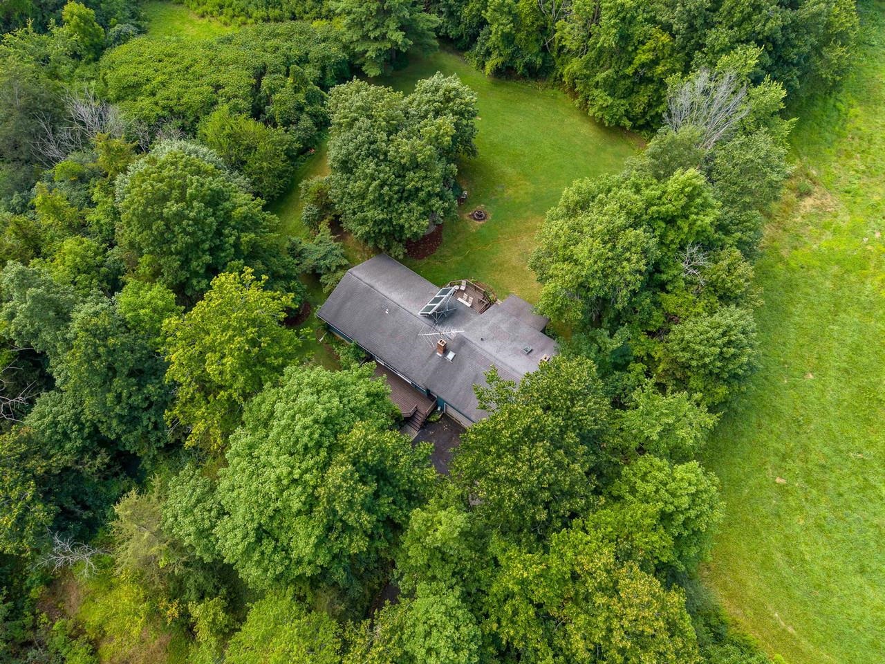2770 Button Bay Road Property Photo 6
