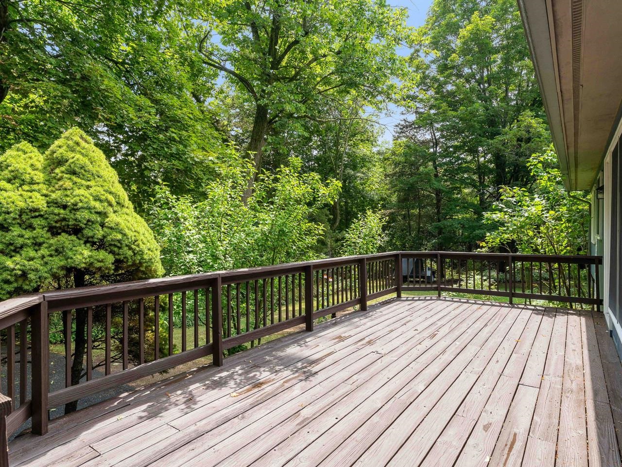2770 Button Bay Road Property Photo 8