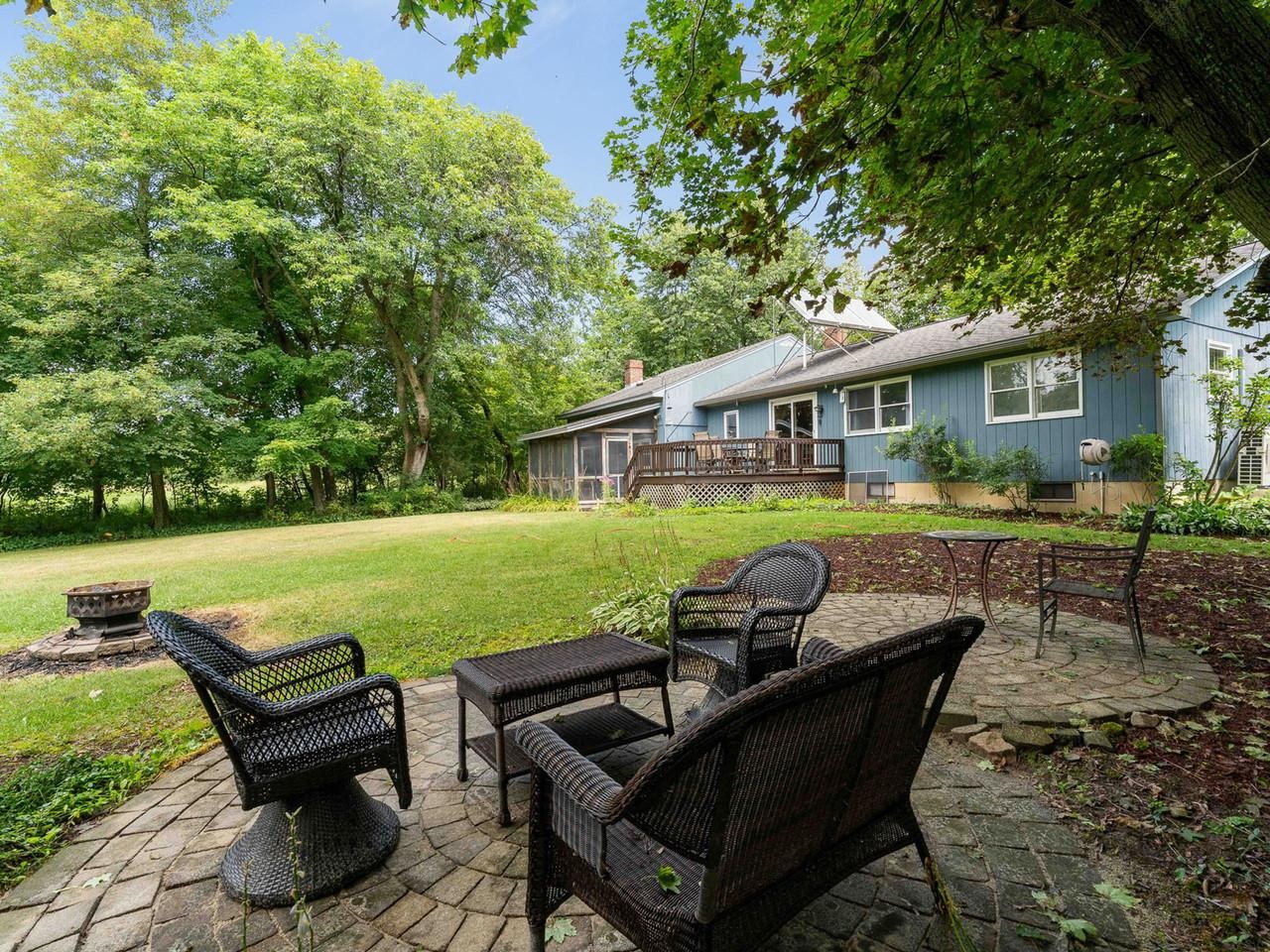 2770 Button Bay Road Property Photo 10