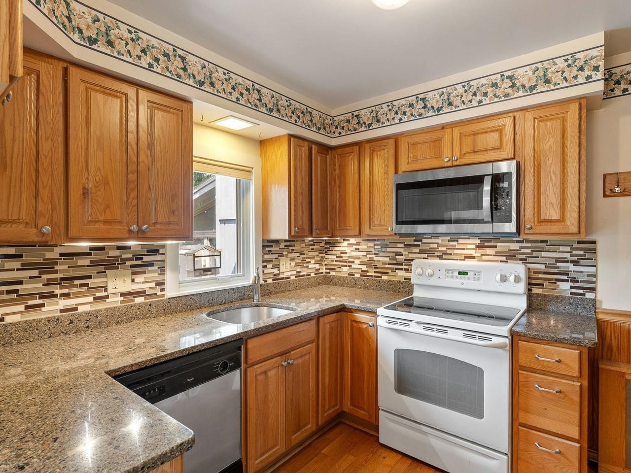 2770 Button Bay Road Property Photo 20
