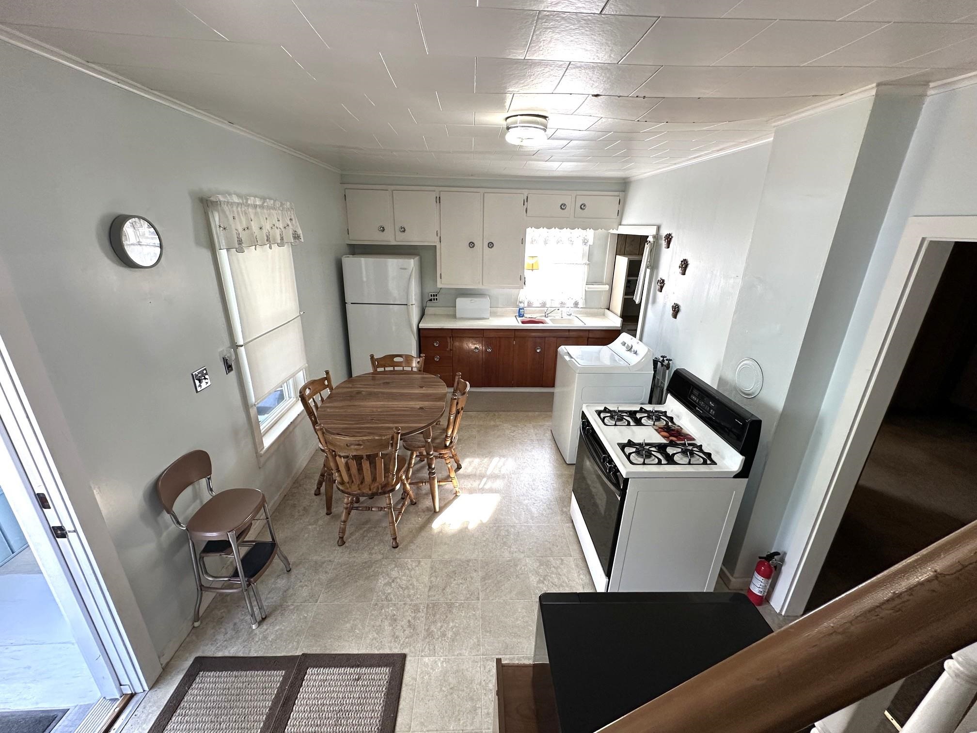 87 Pine Street Property Photo 12