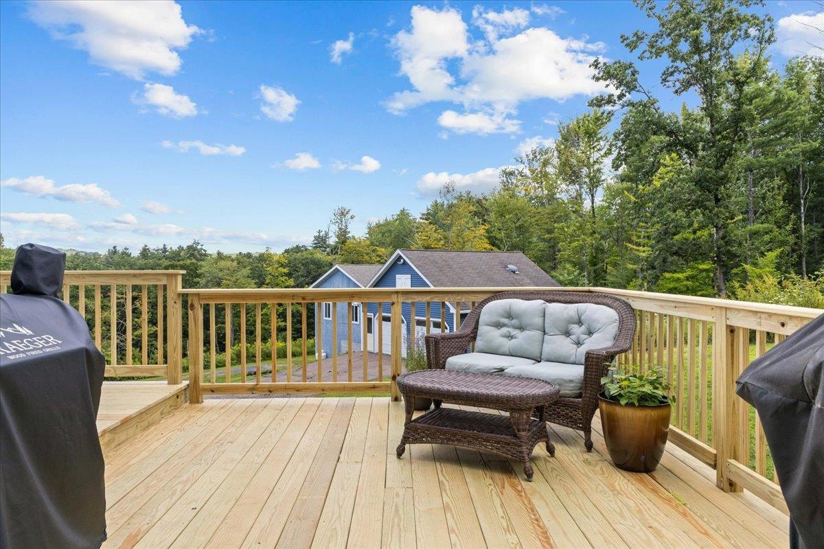 2260 South Road Property Photo 6