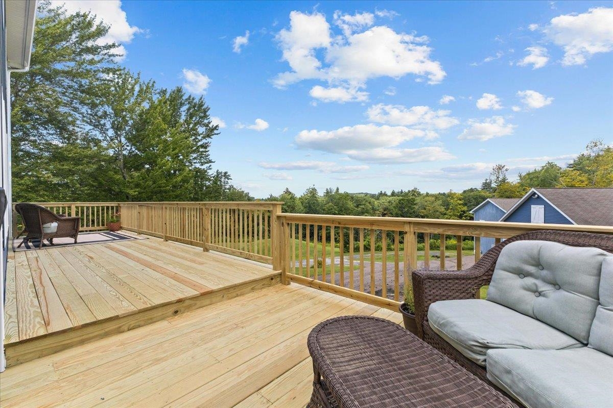 2260 South Road Property Photo 7