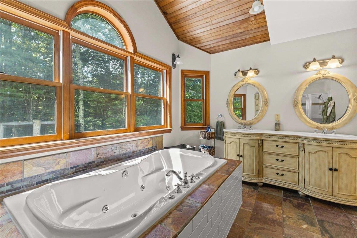 2260 South Road Property Photo 39