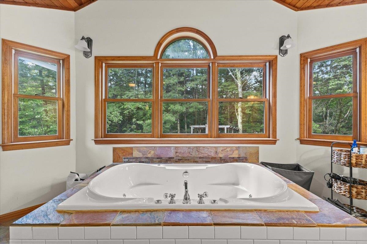 2260 South Road Property Photo 40
