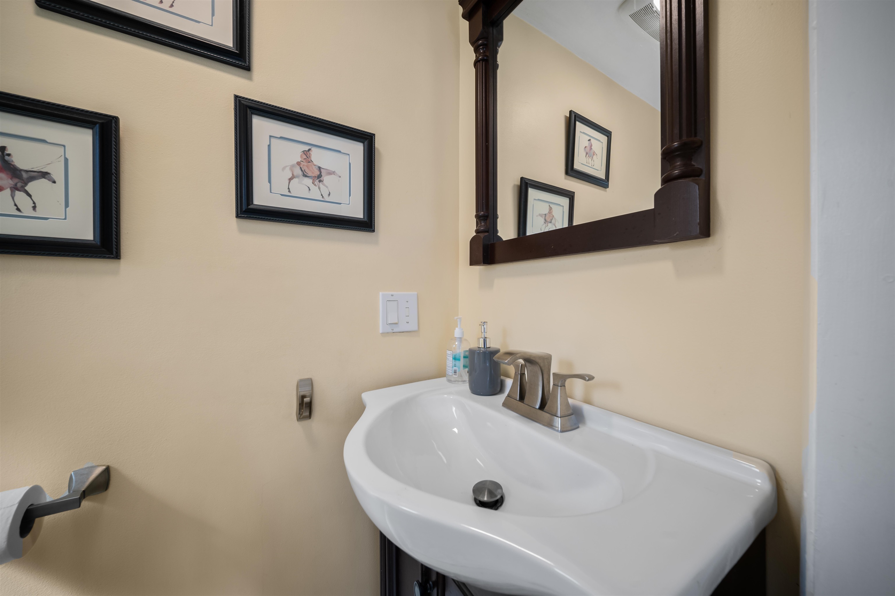 13 Railroad Avenue Property Photo 14