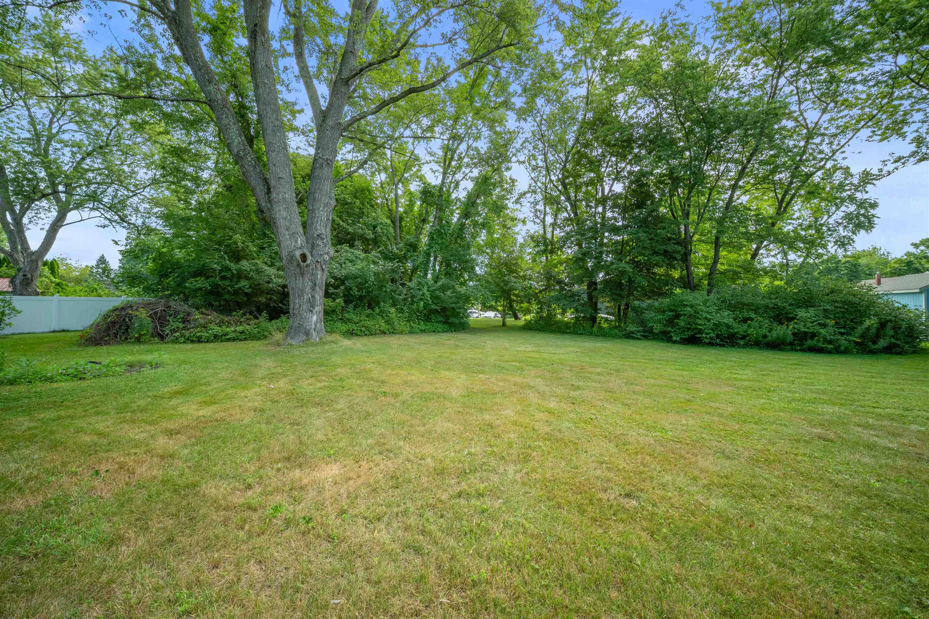 13 Railroad Avenue Property Photo 39