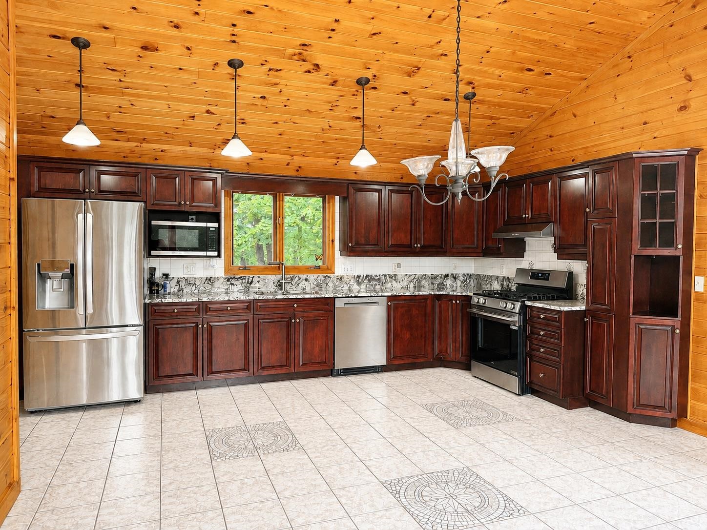 580 Hayward Road Property Photo 4