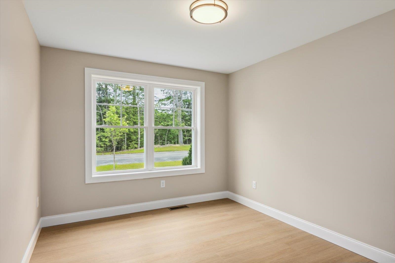 27 Willow Lane Property Photo 6