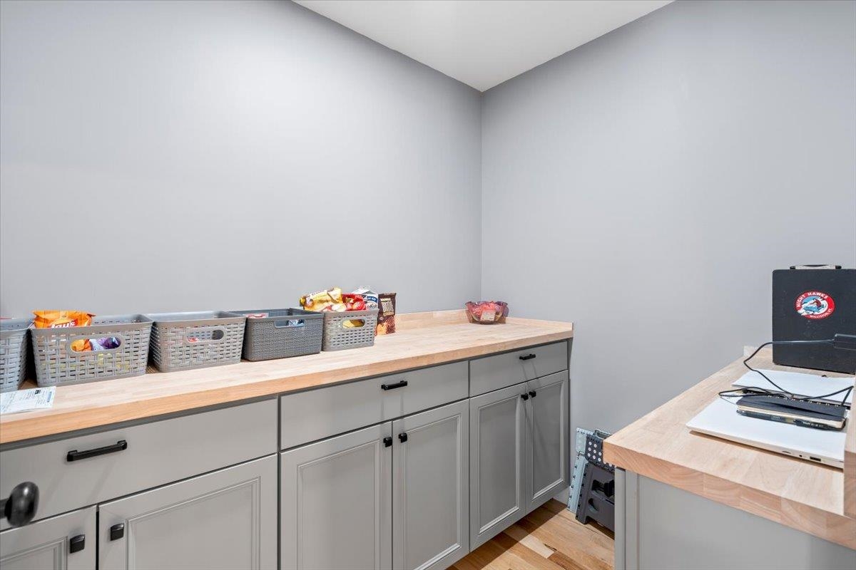 454 Codding Hollow Road Property Photo 8