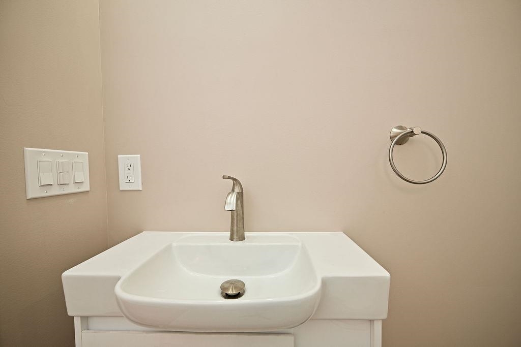 8 Courtland Street Property Photo 19