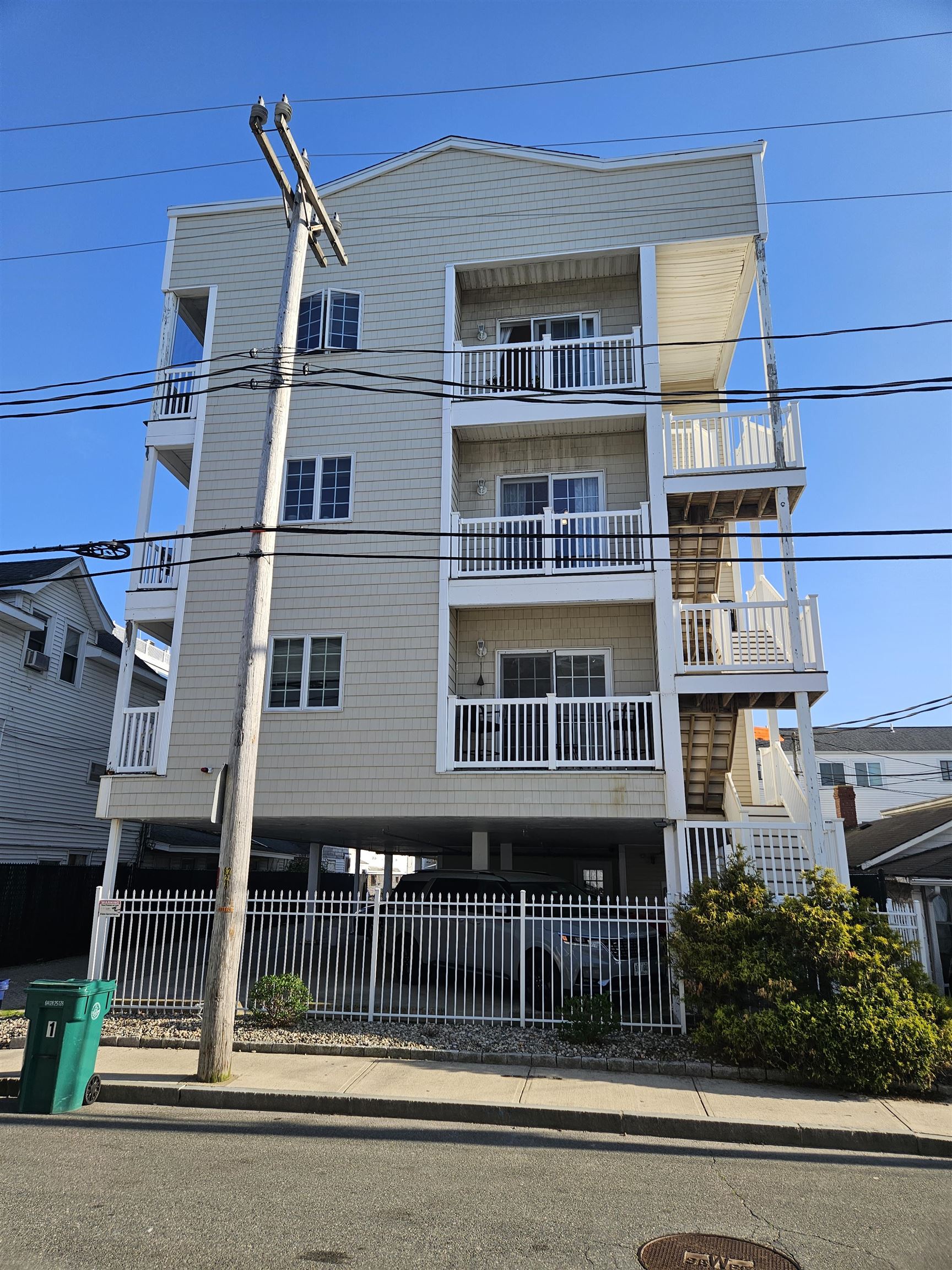 7 F Street Property Photo 1