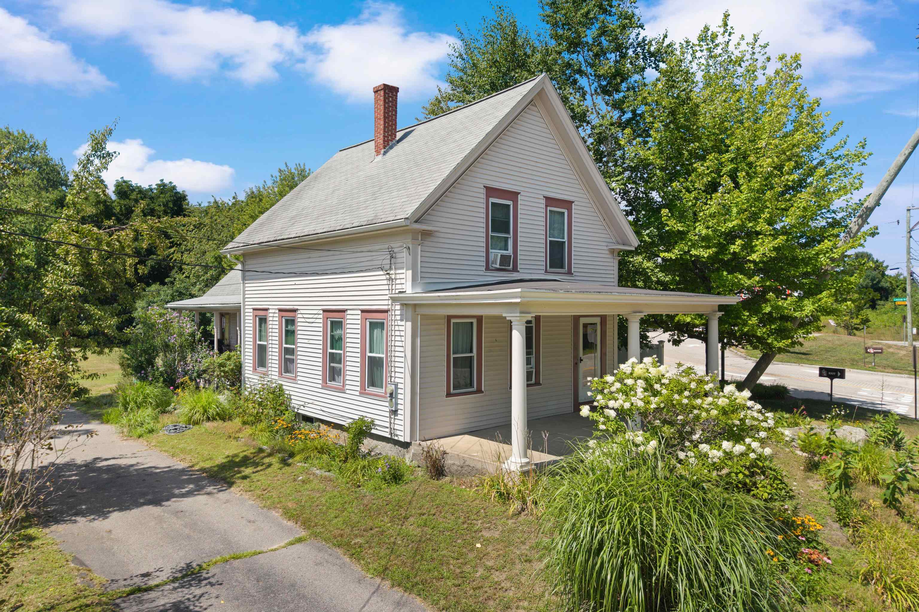 114 Londonderry Turnpike Property Photo 3