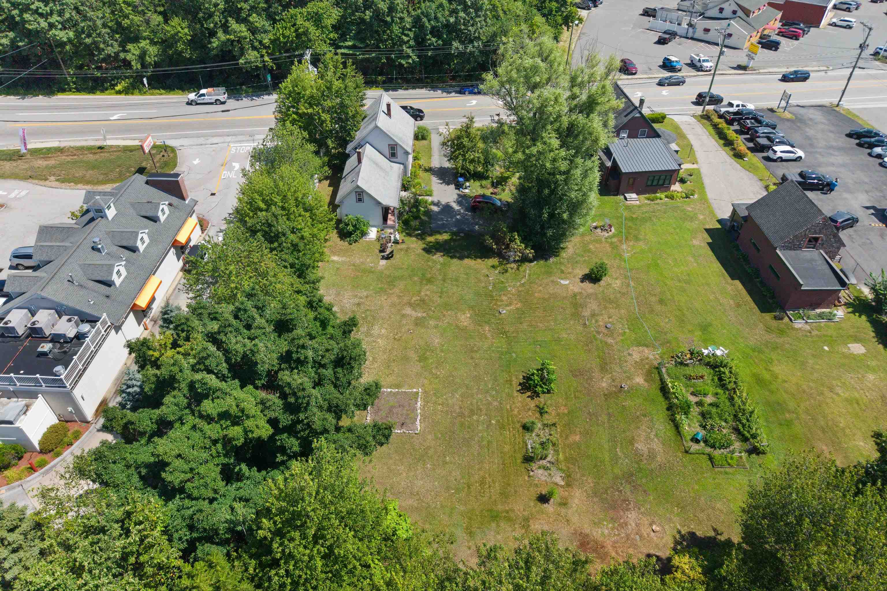 114 Londonderry Turnpike Property Photo 5