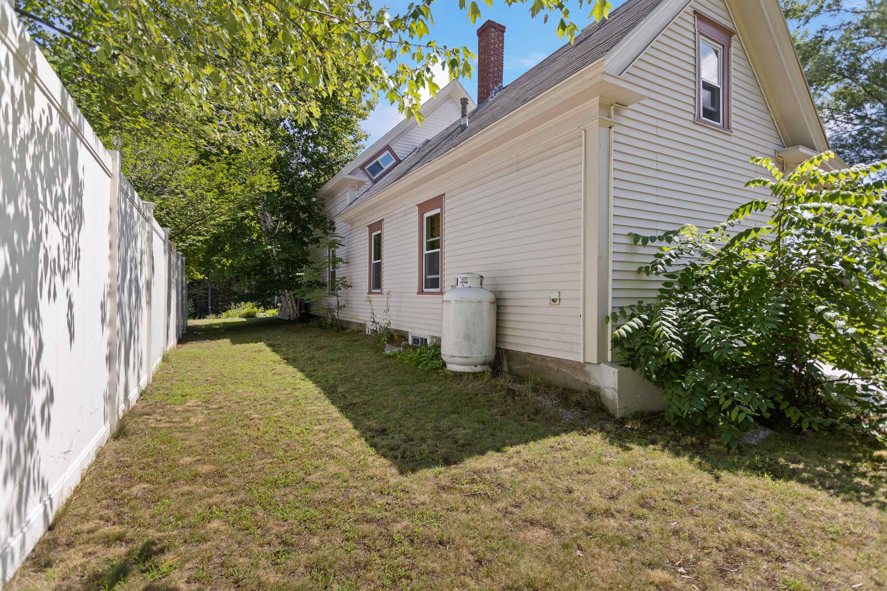 114 Londonderry Turnpike Property Photo 7