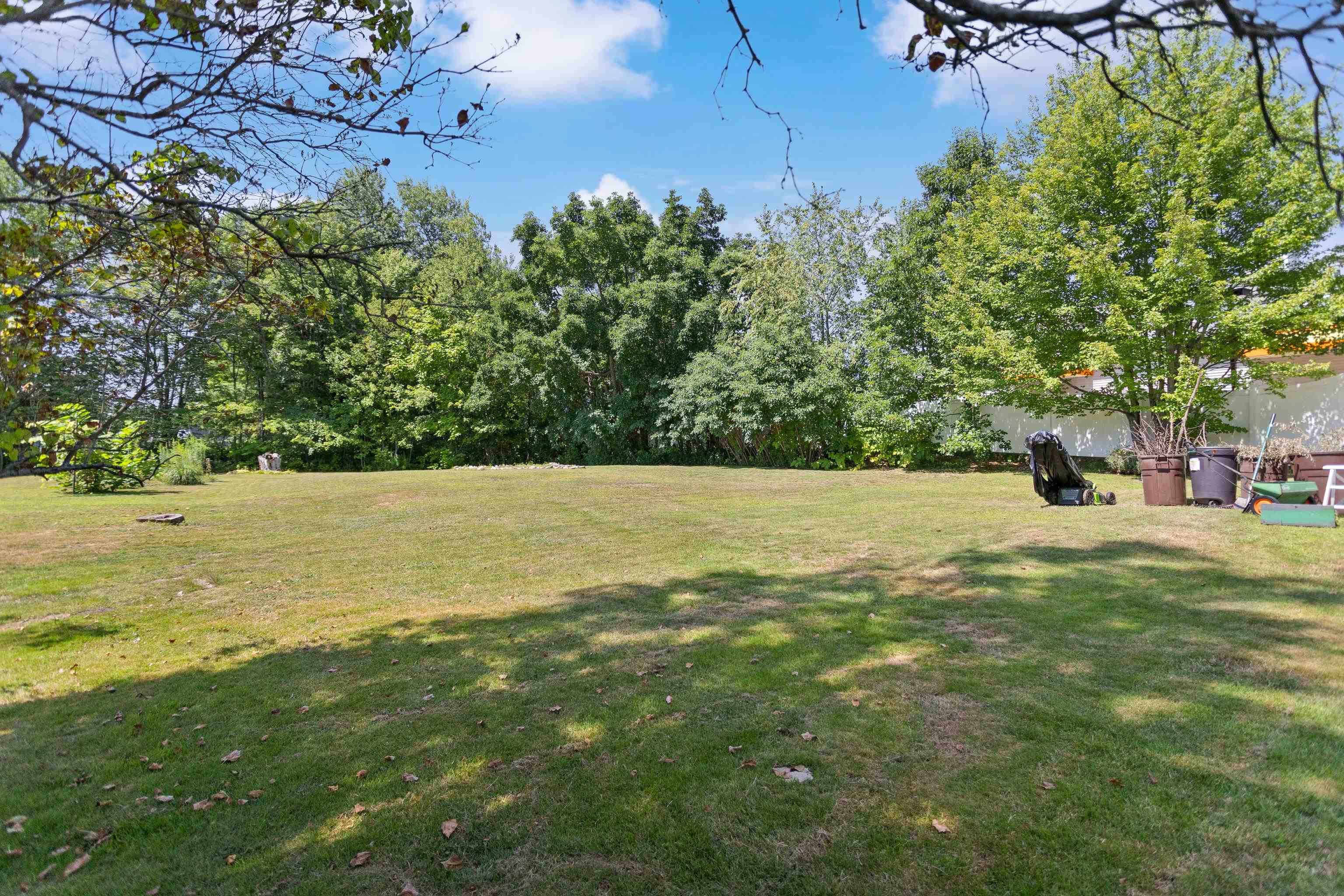 114 Londonderry Turnpike Property Photo 14