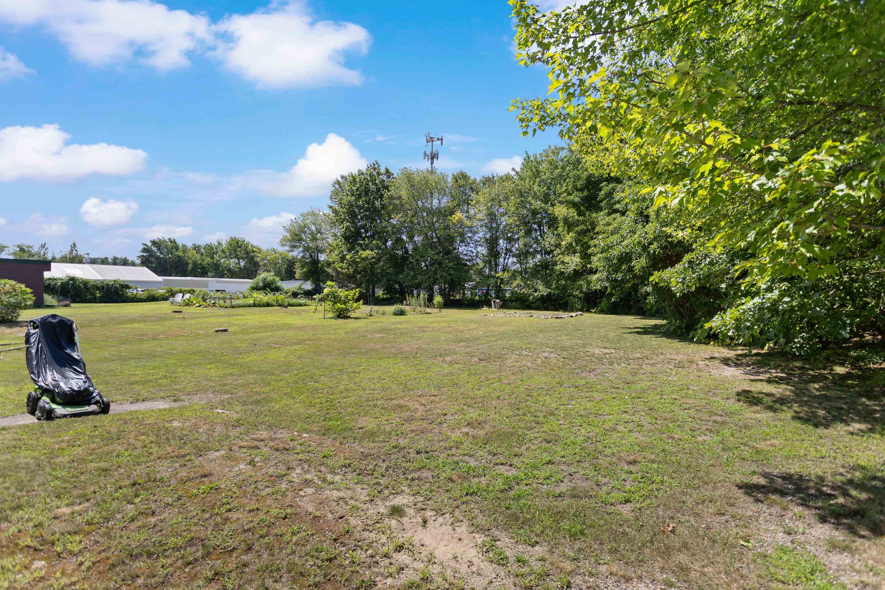 114 Londonderry Turnpike Property Photo 15