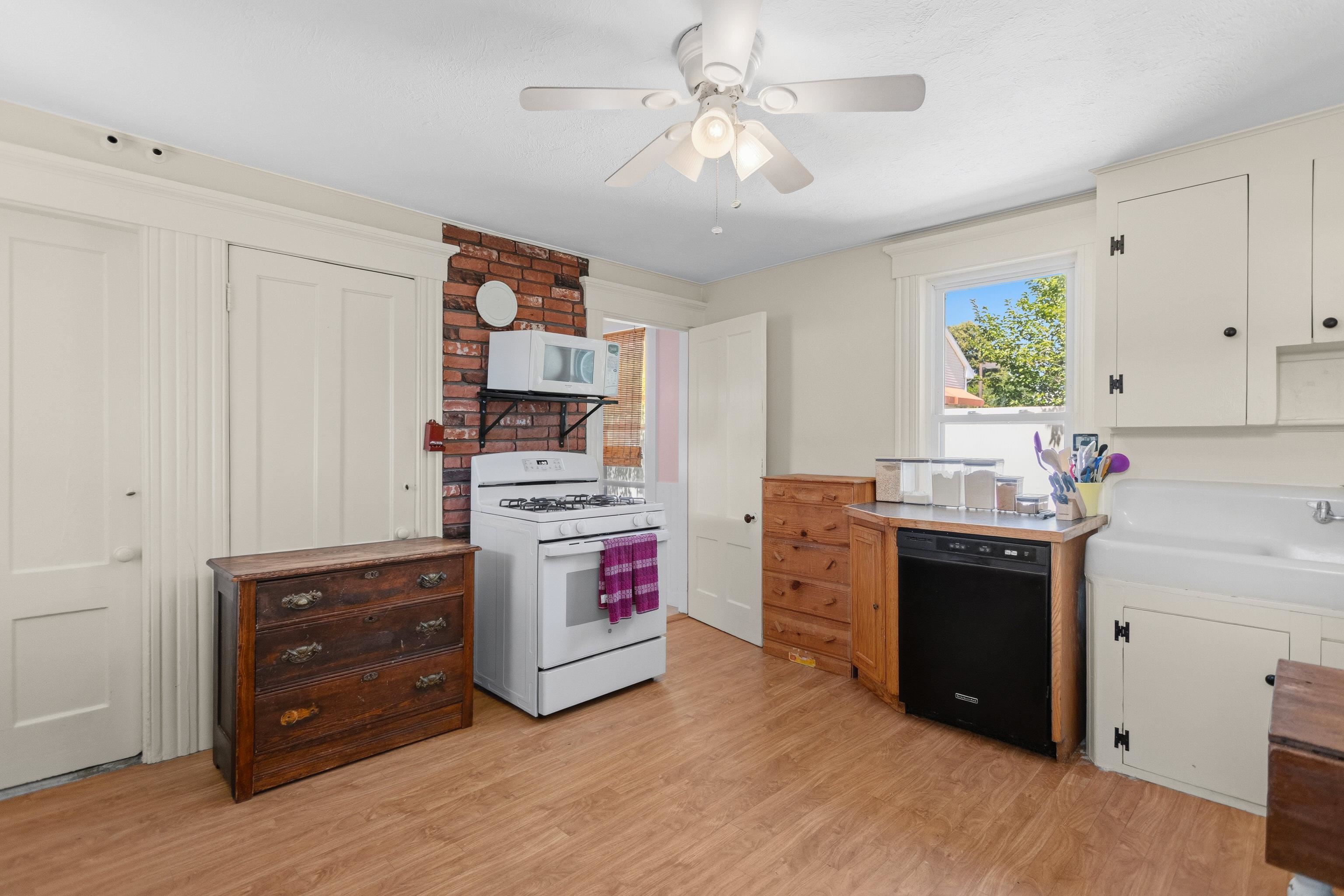 114 Londonderry Turnpike Property Photo 17