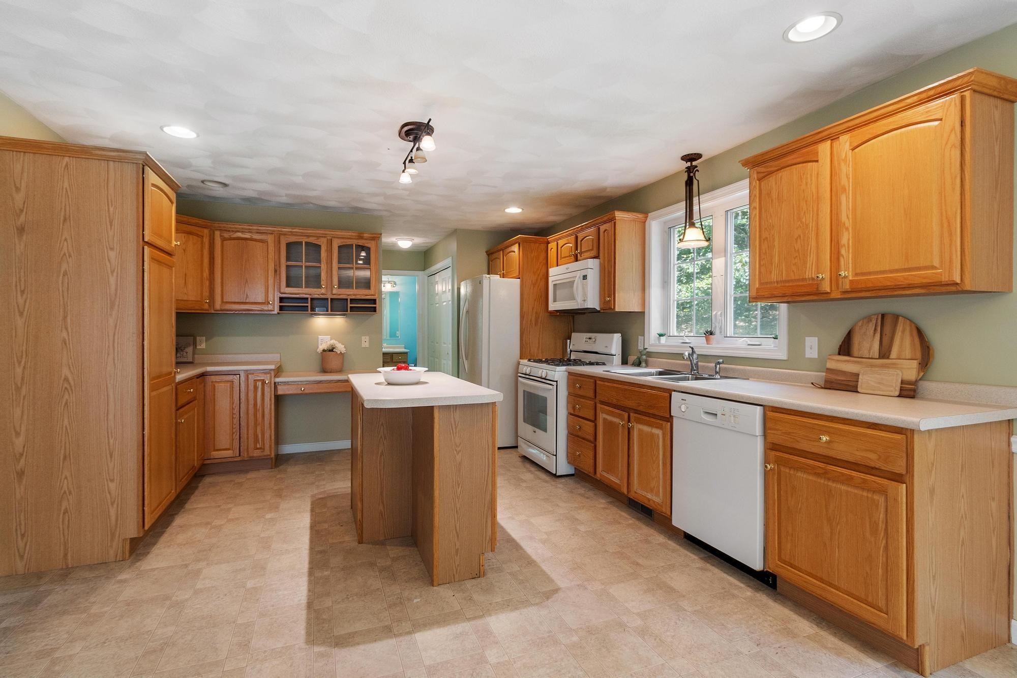 13 Lantern Drive Property Photo 3