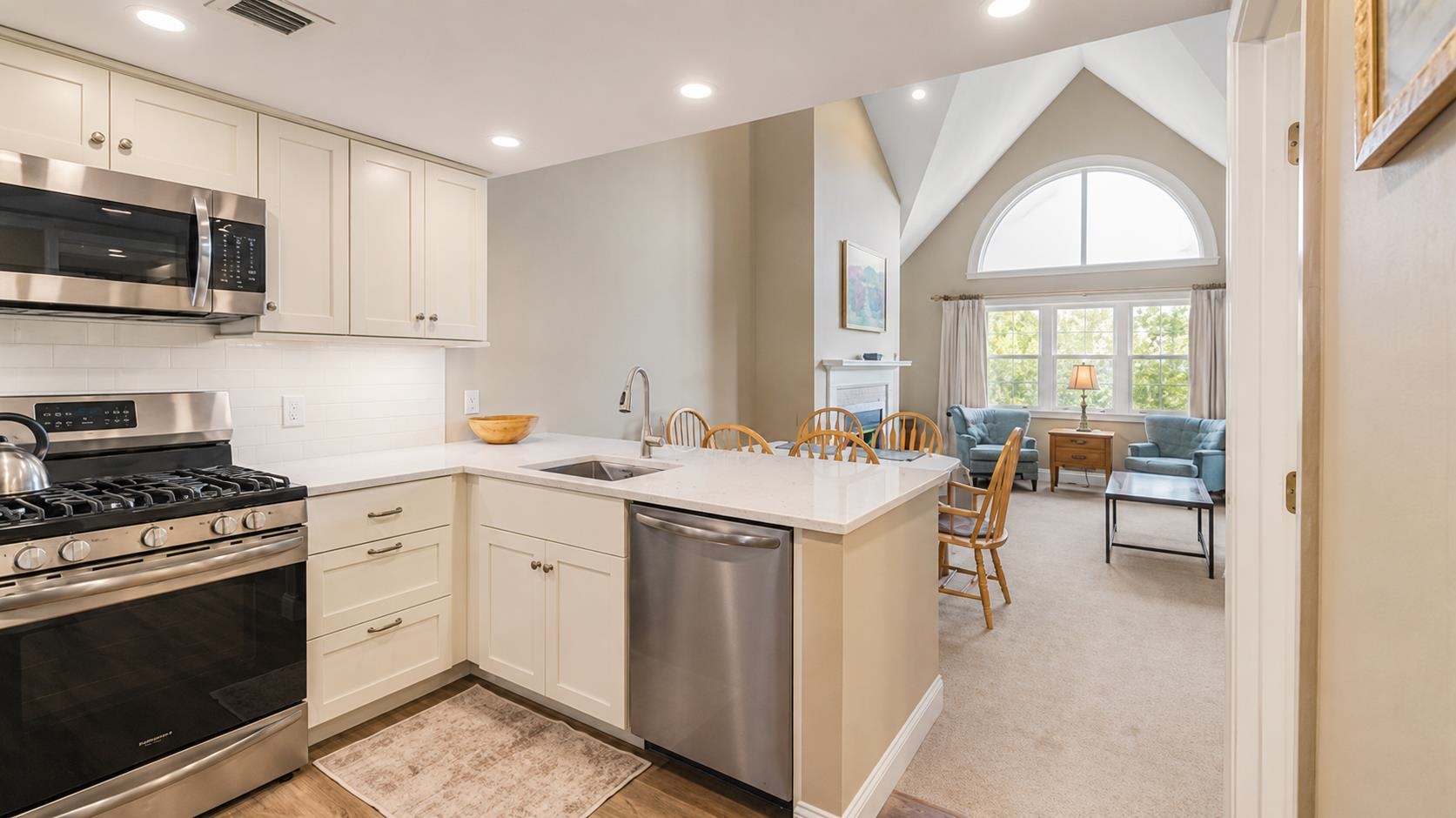35 White Loop Property Photo 7
