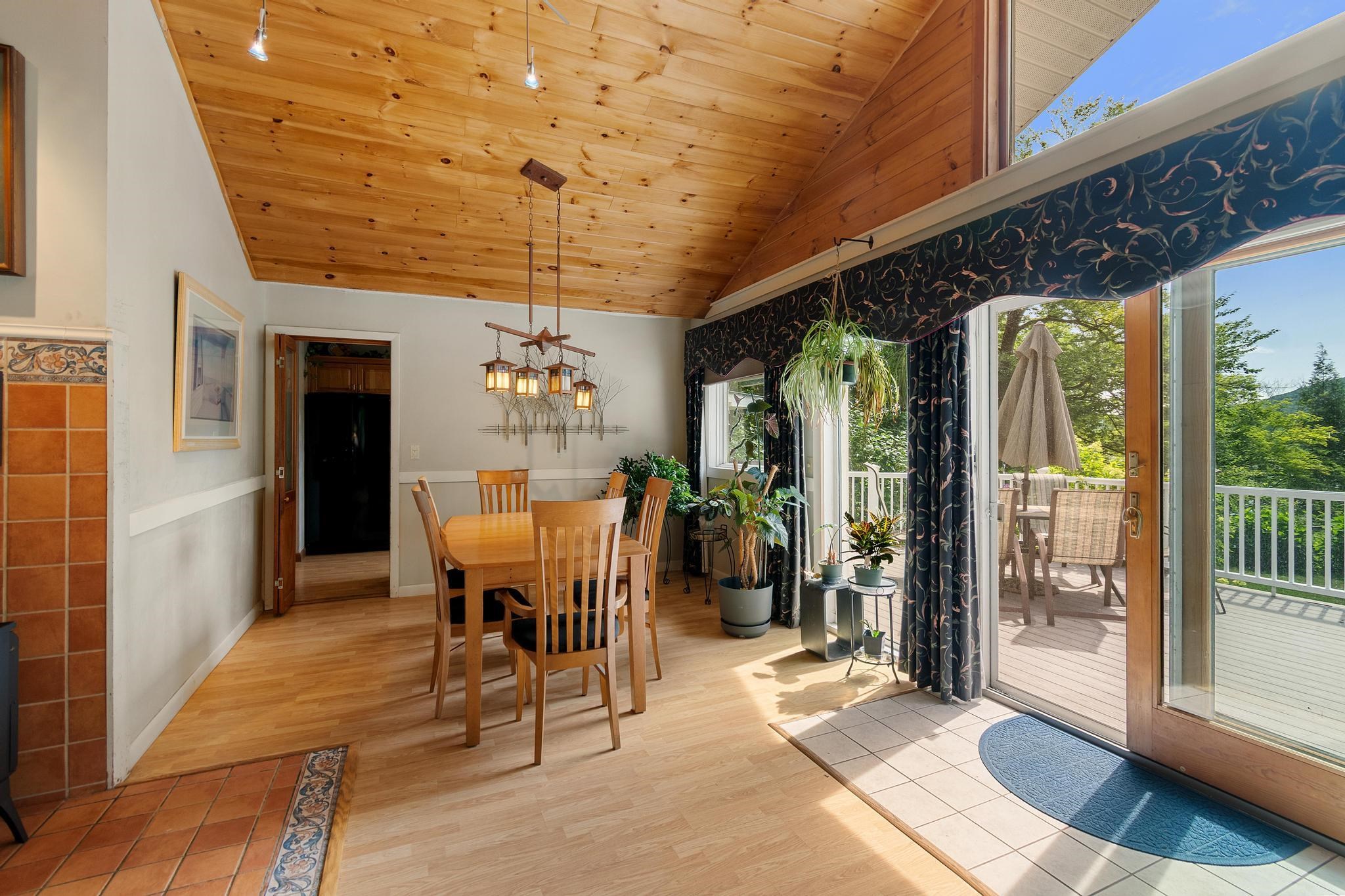 130 Sunset Circle Property Photo 2