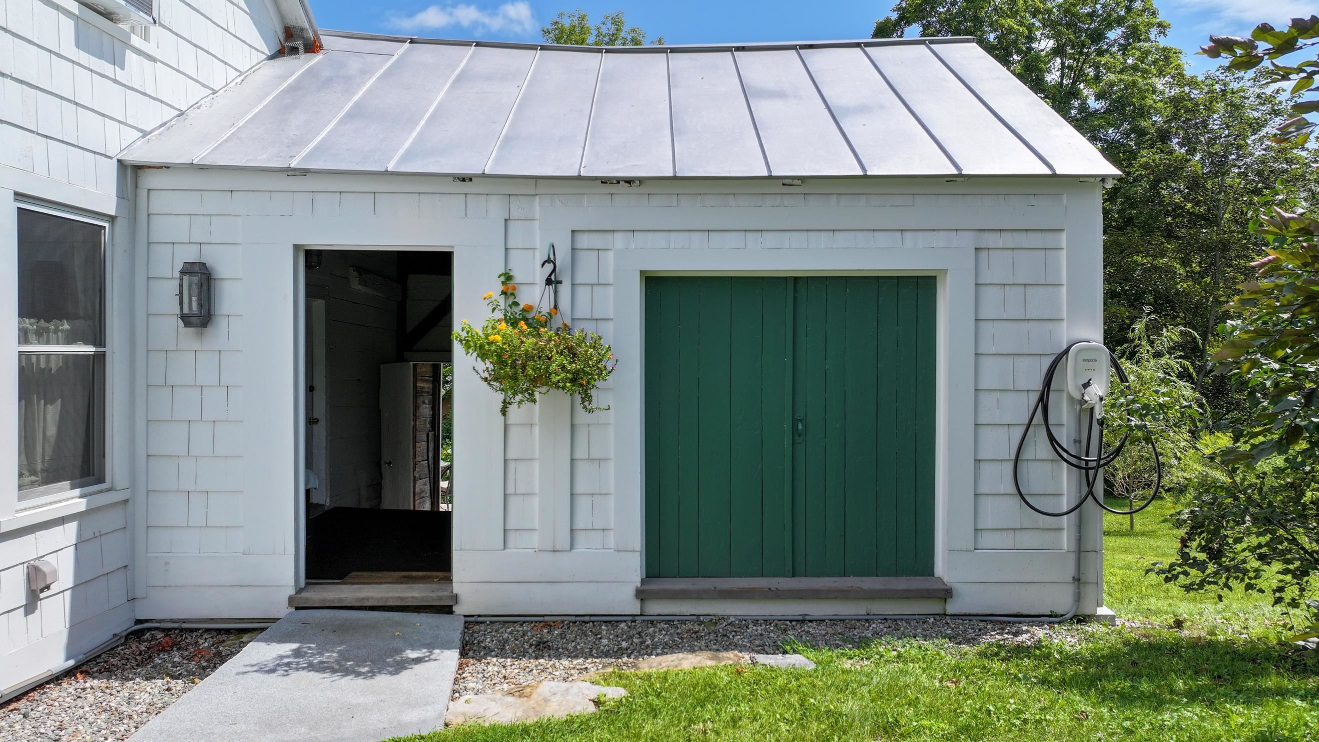215 School Street Property Photo 4
