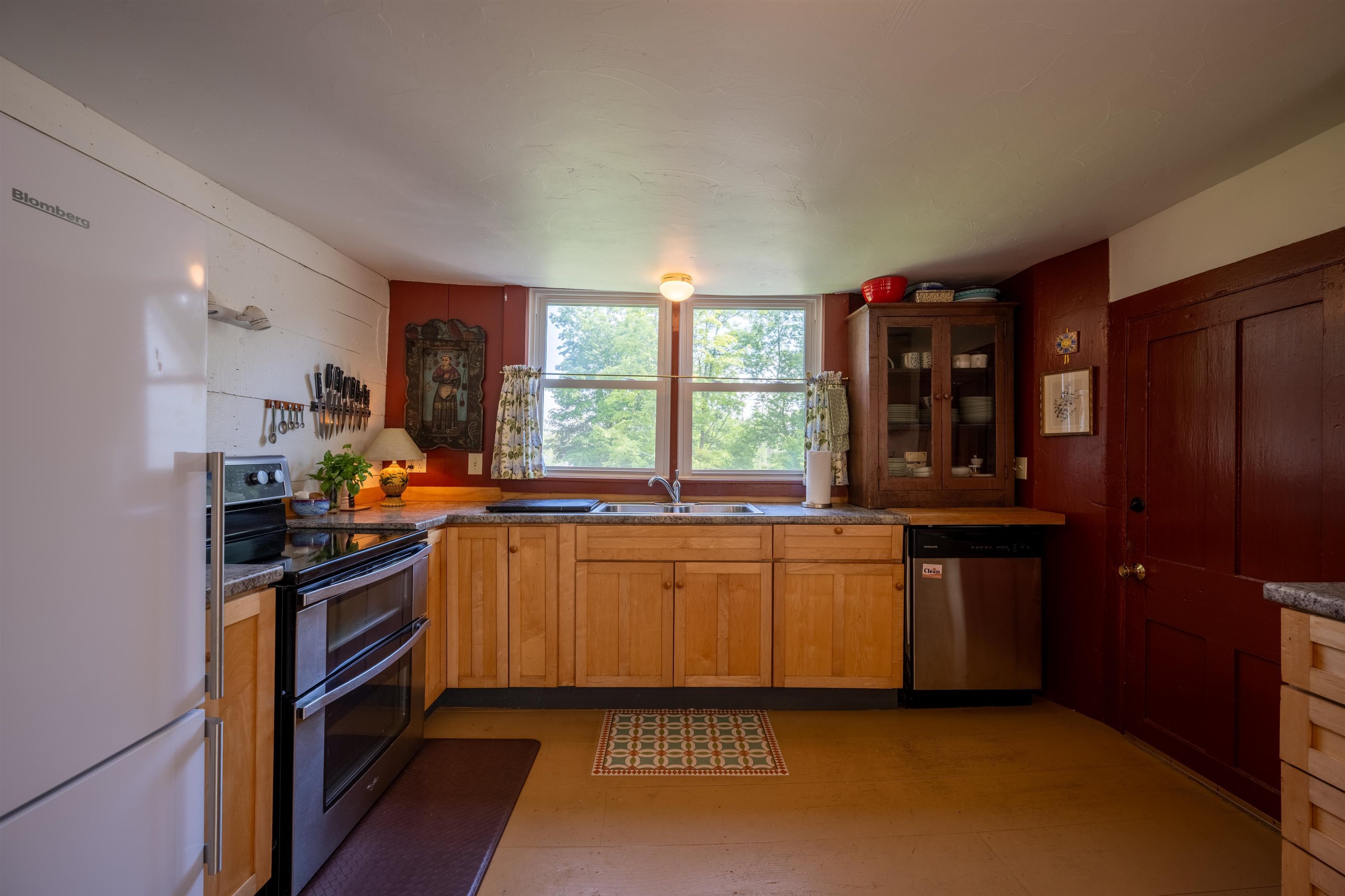 215 School Street Property Photo 17