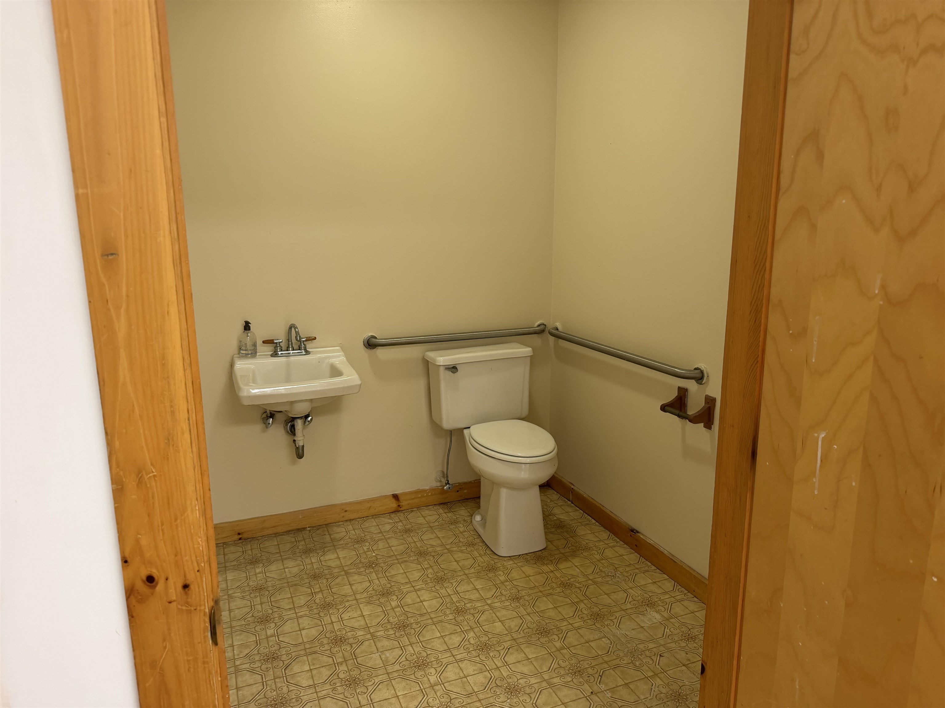 30 Mountain View Plaza Property Photo 3