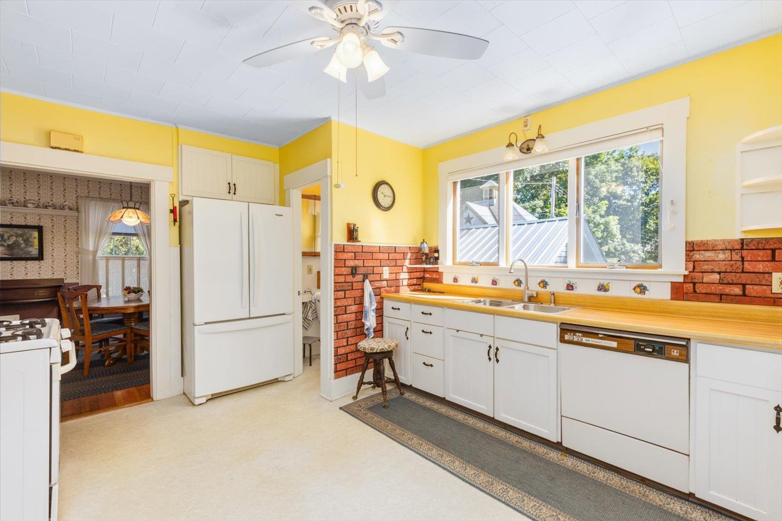28 Pine Street Property Photo 6