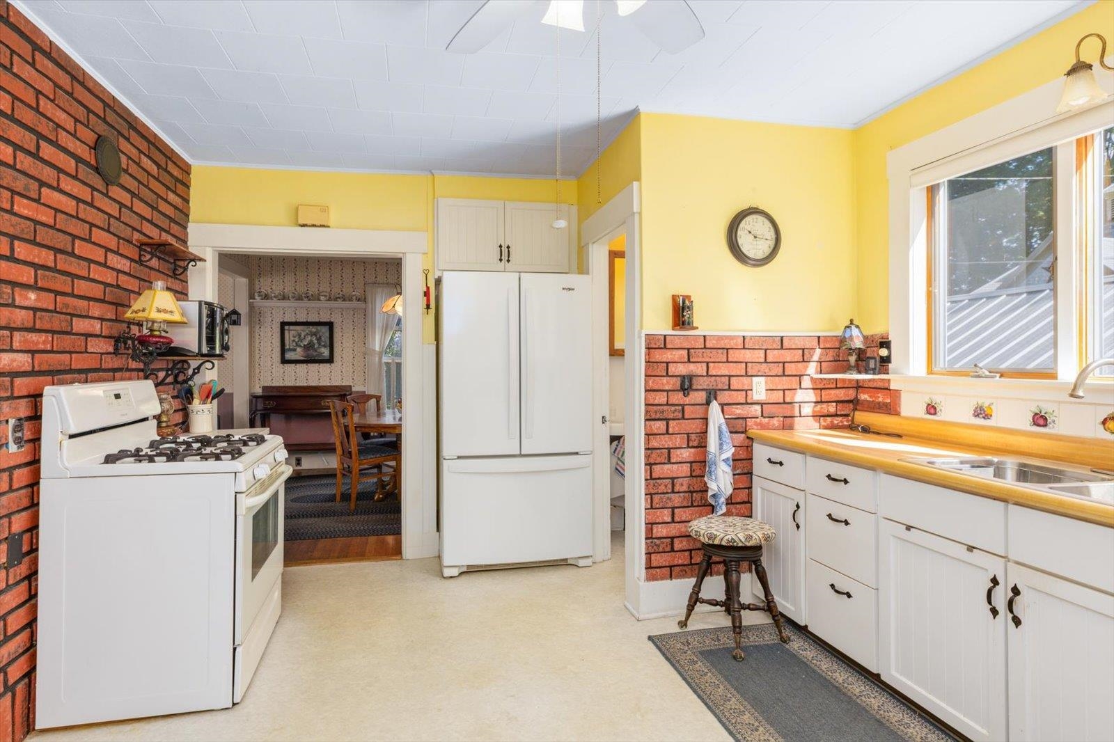 28 Pine Street Property Photo 10