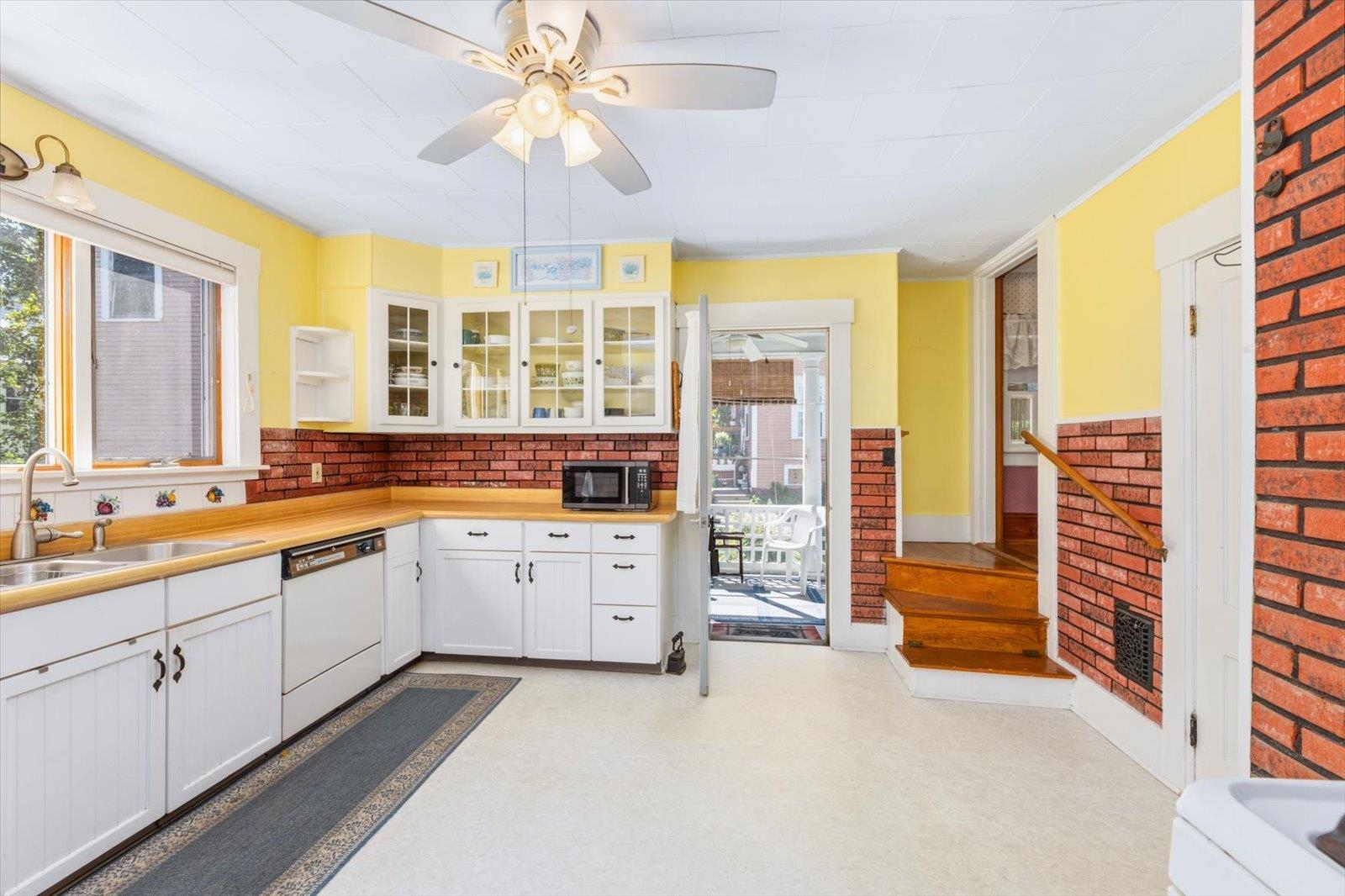 28 Pine Street Property Photo 11