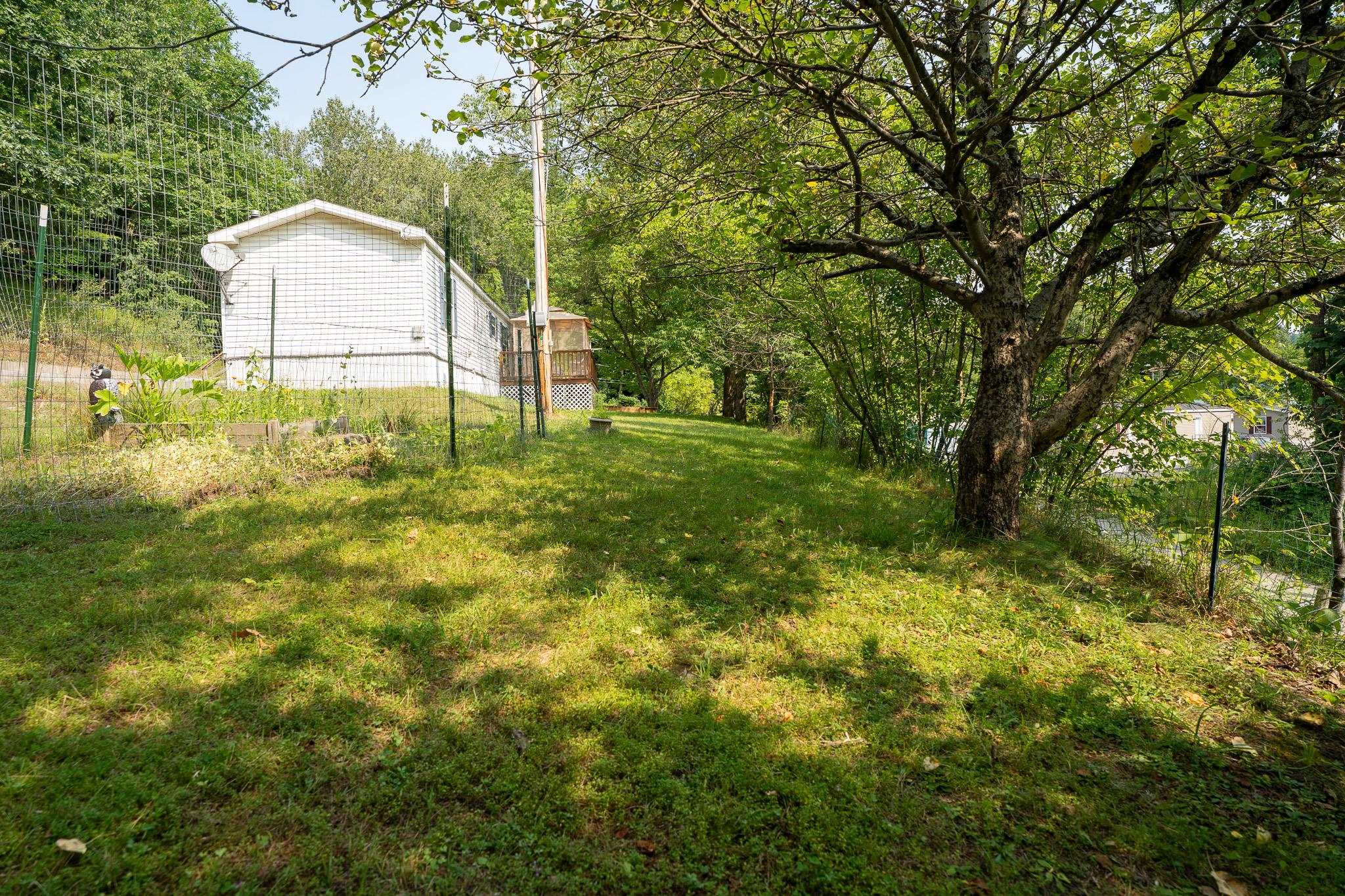 186 Oak Street Property Photo 8