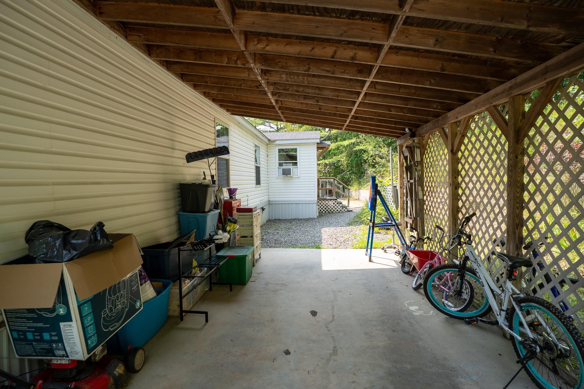 186 Oak Street Property Photo 9