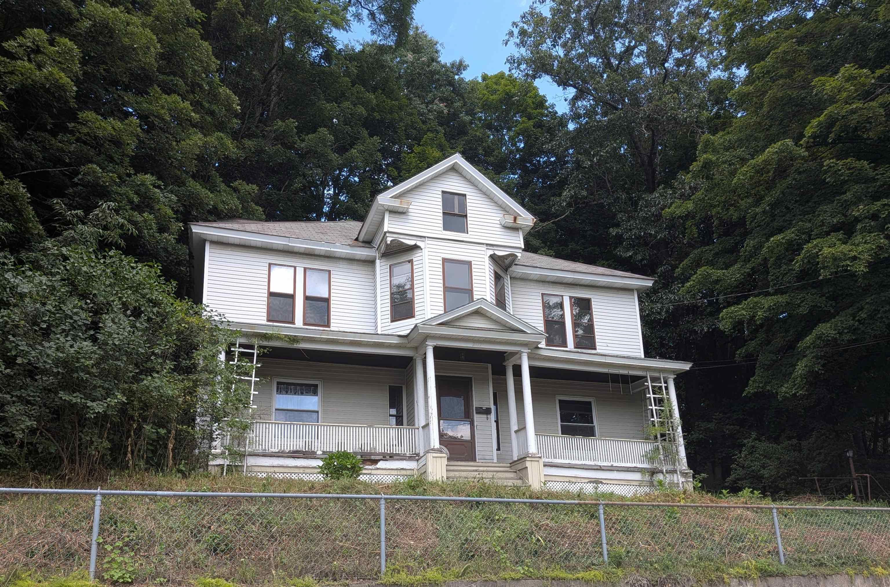 207 Elliot Street Property Photo 1