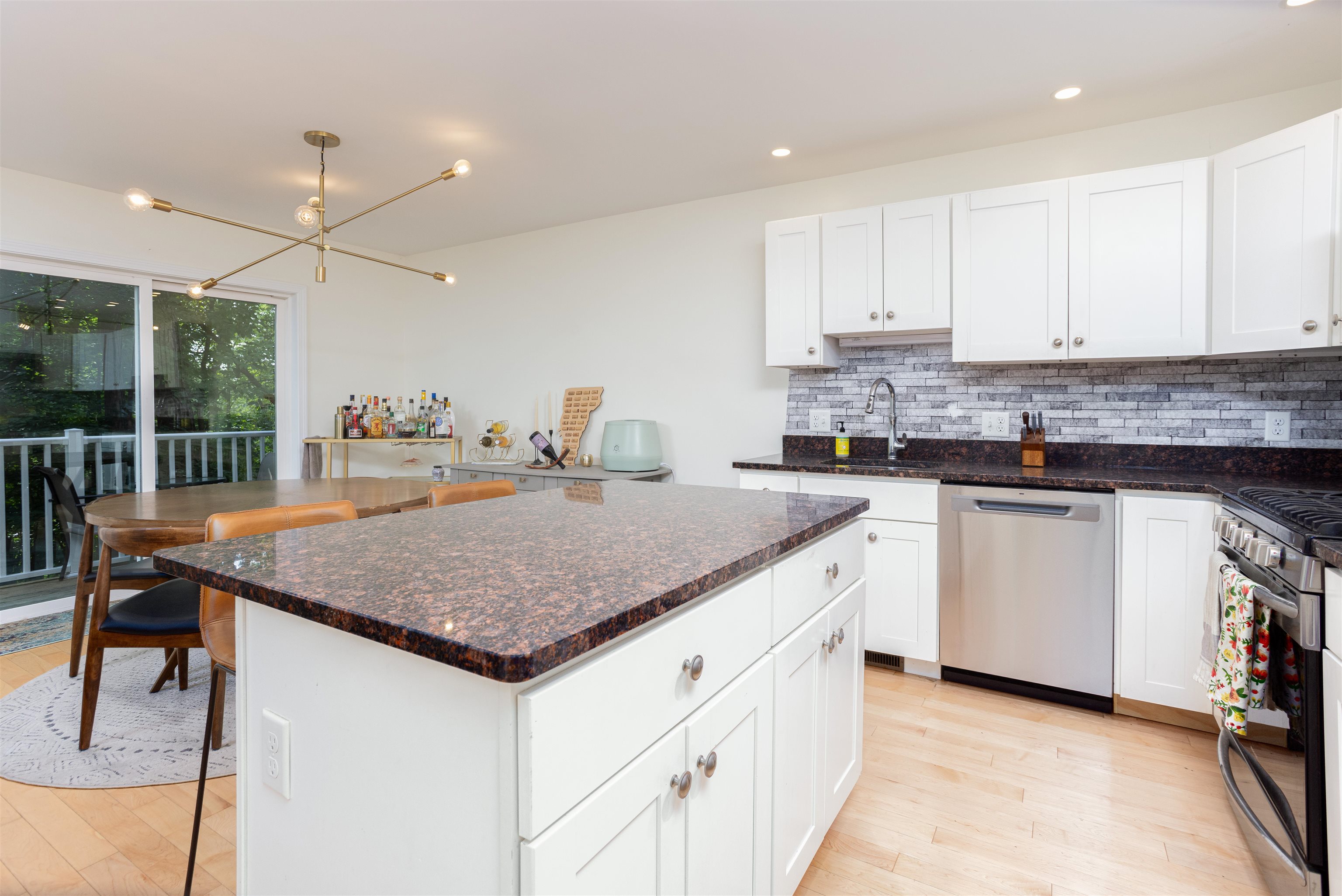 50 Temple Street Property Photo 5