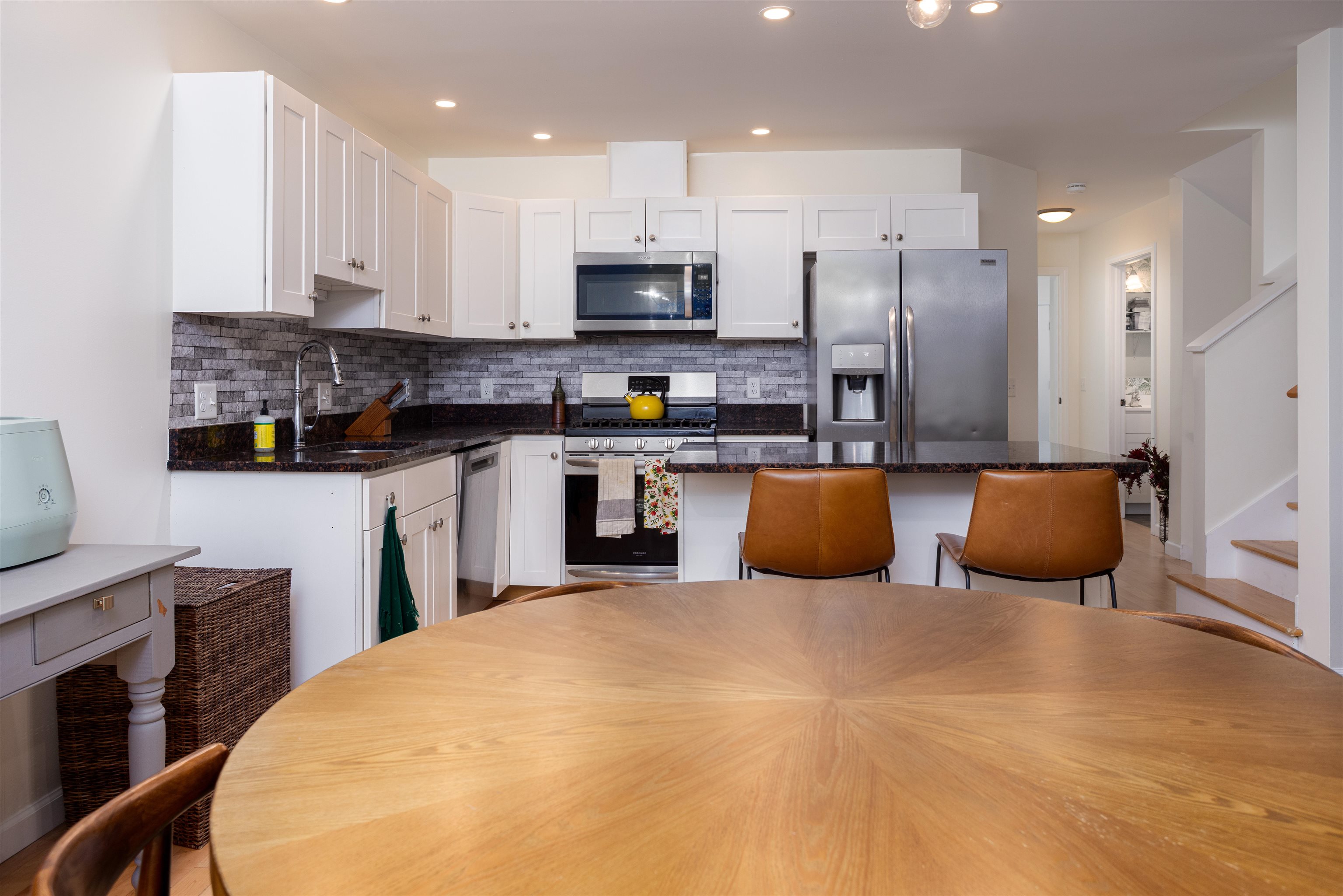 50 Temple Street Property Photo 7