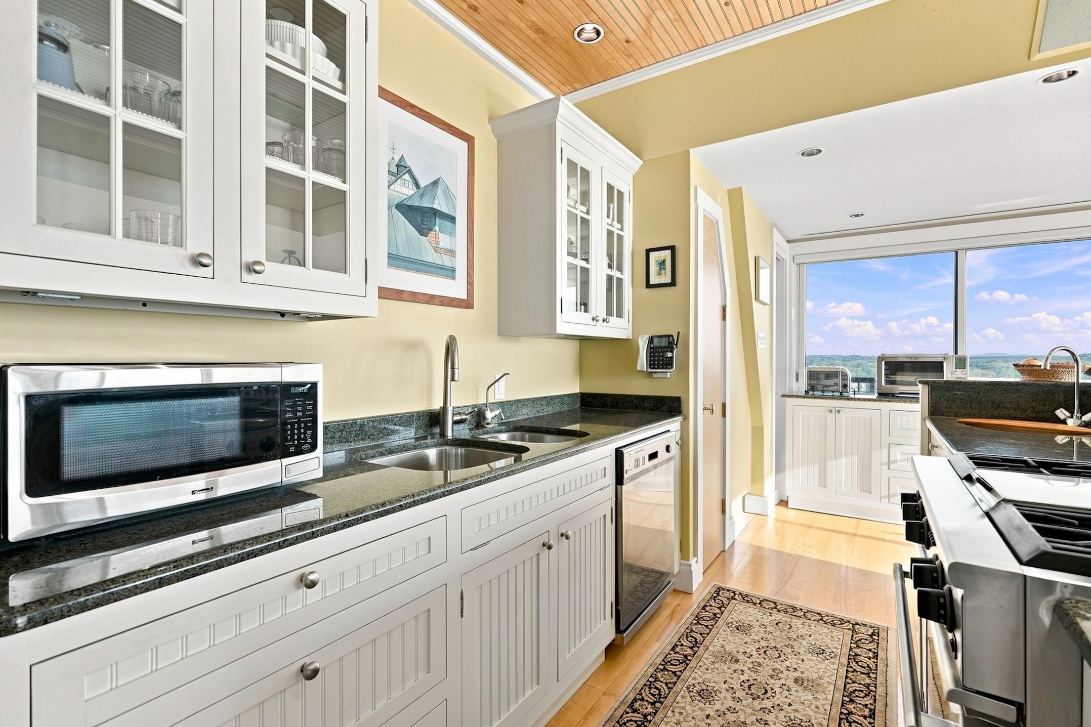 40 College Street Property Photo 30