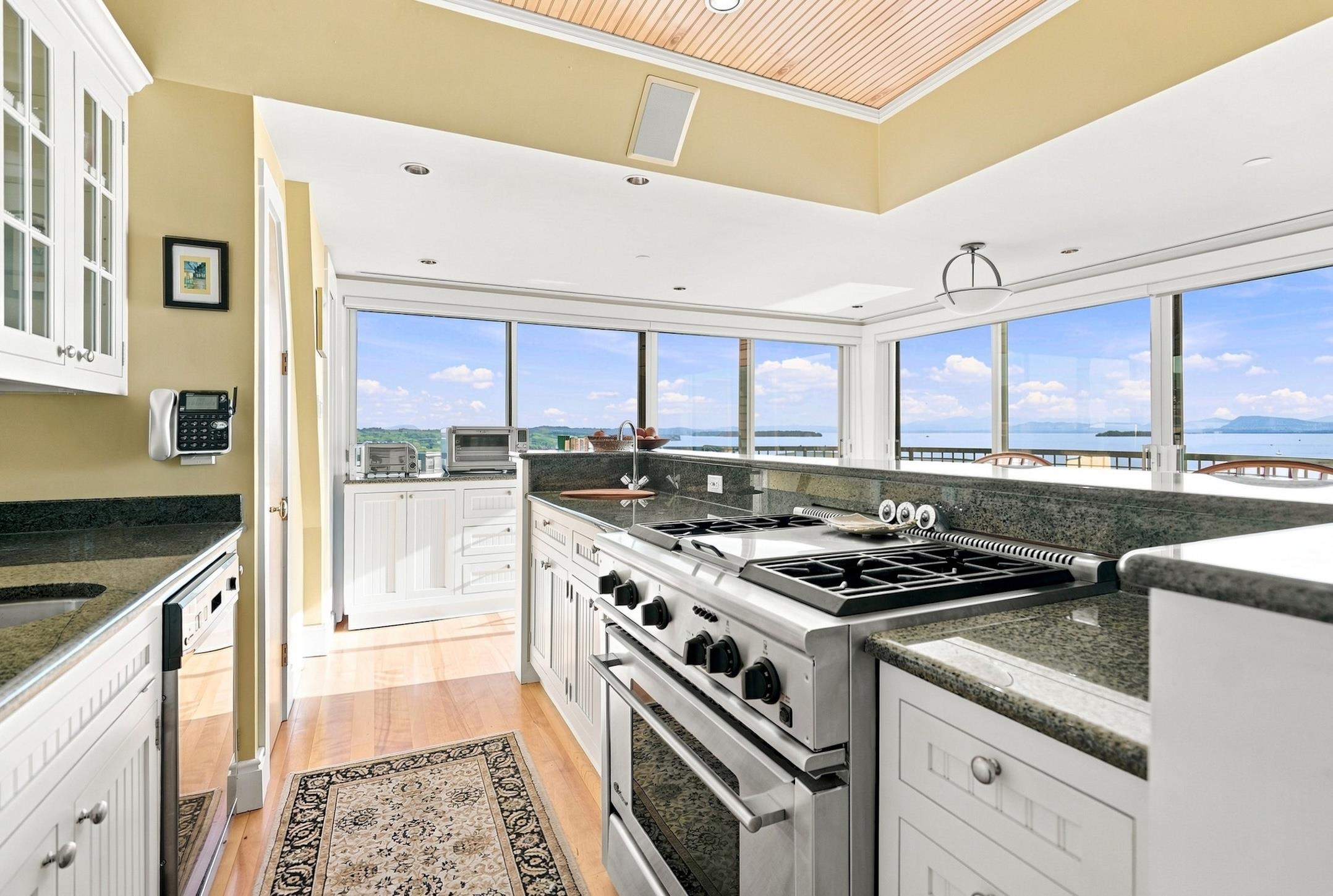 40 College Street Property Photo 31