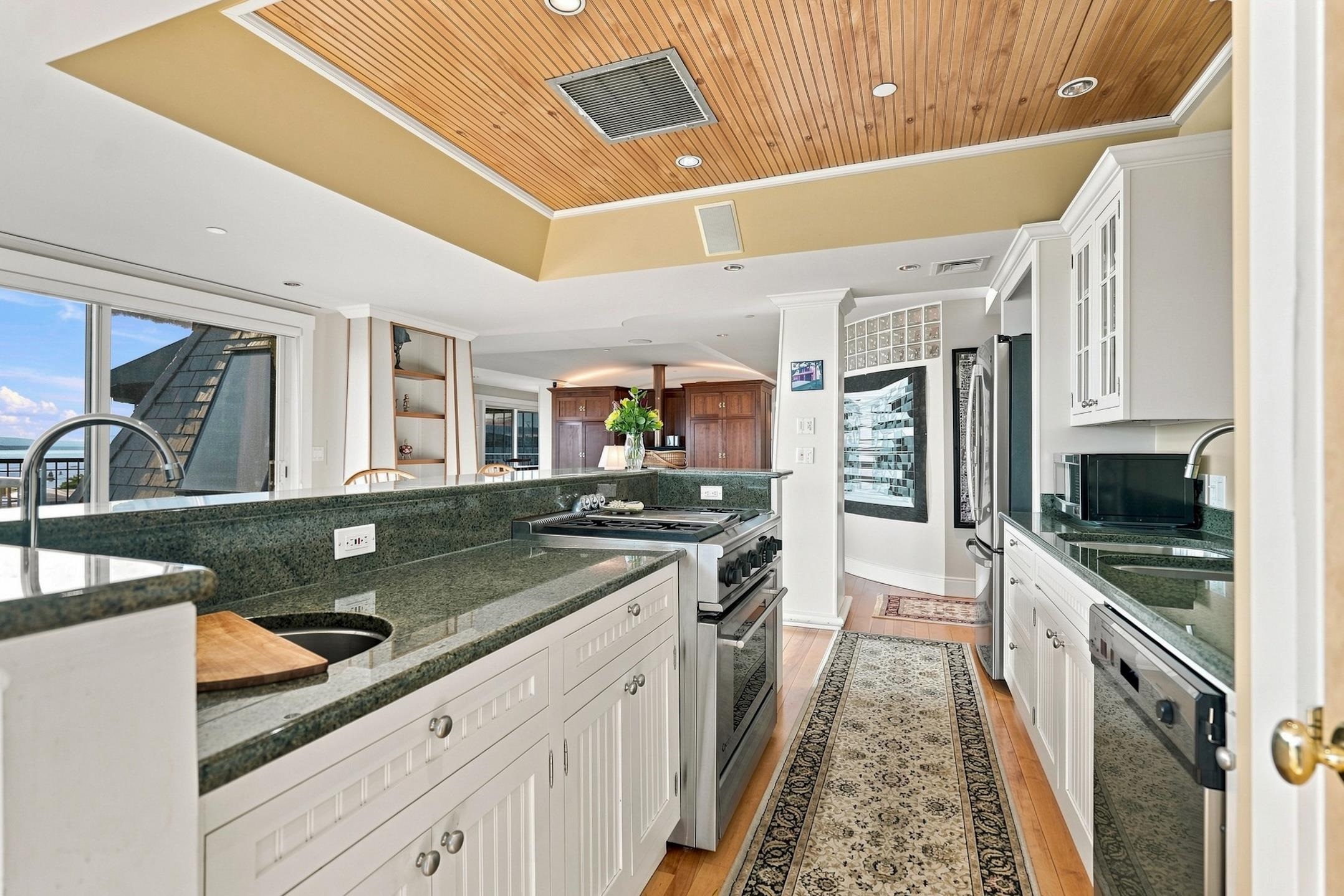 40 College Street Property Photo 32
