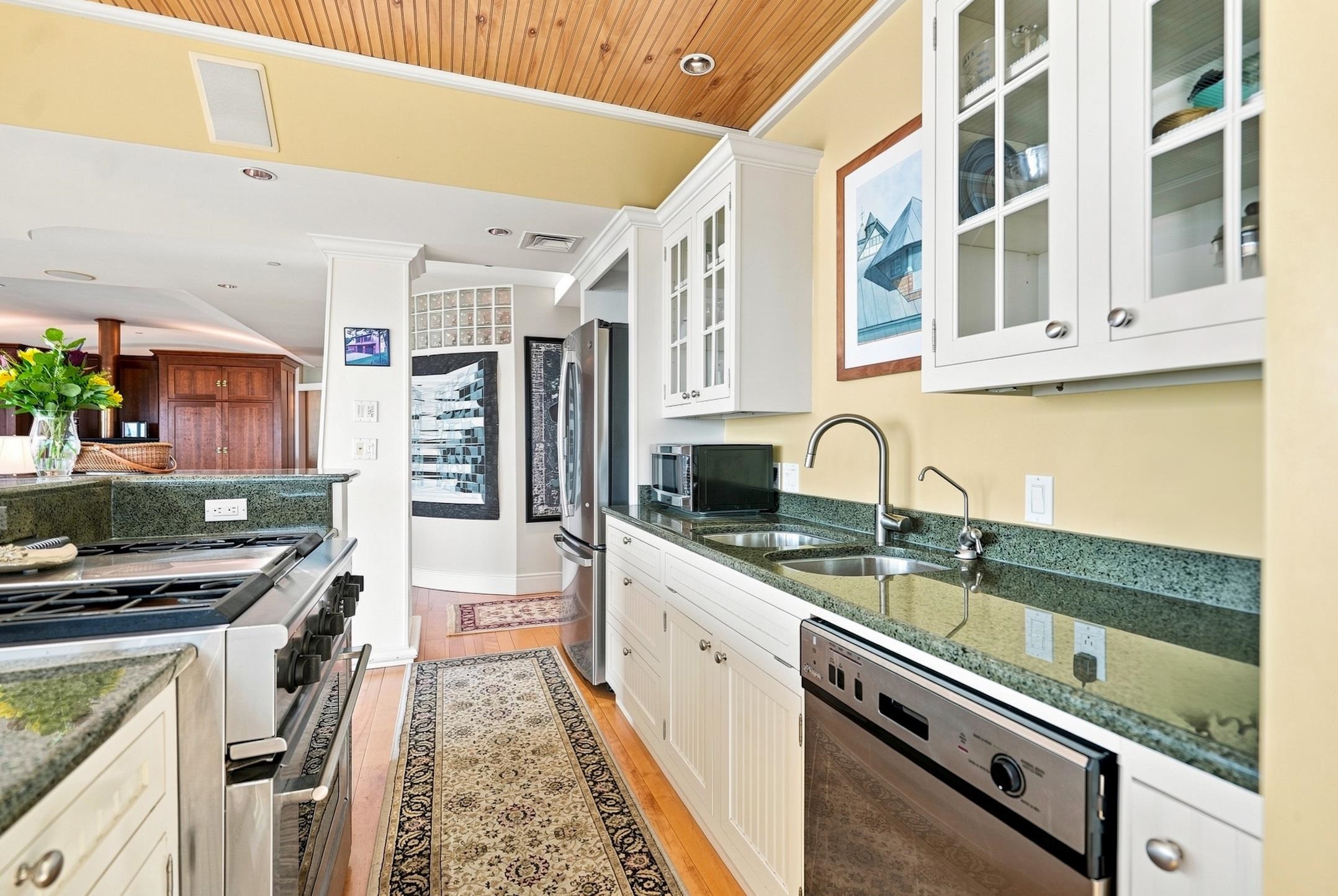 40 College Street Property Photo 33