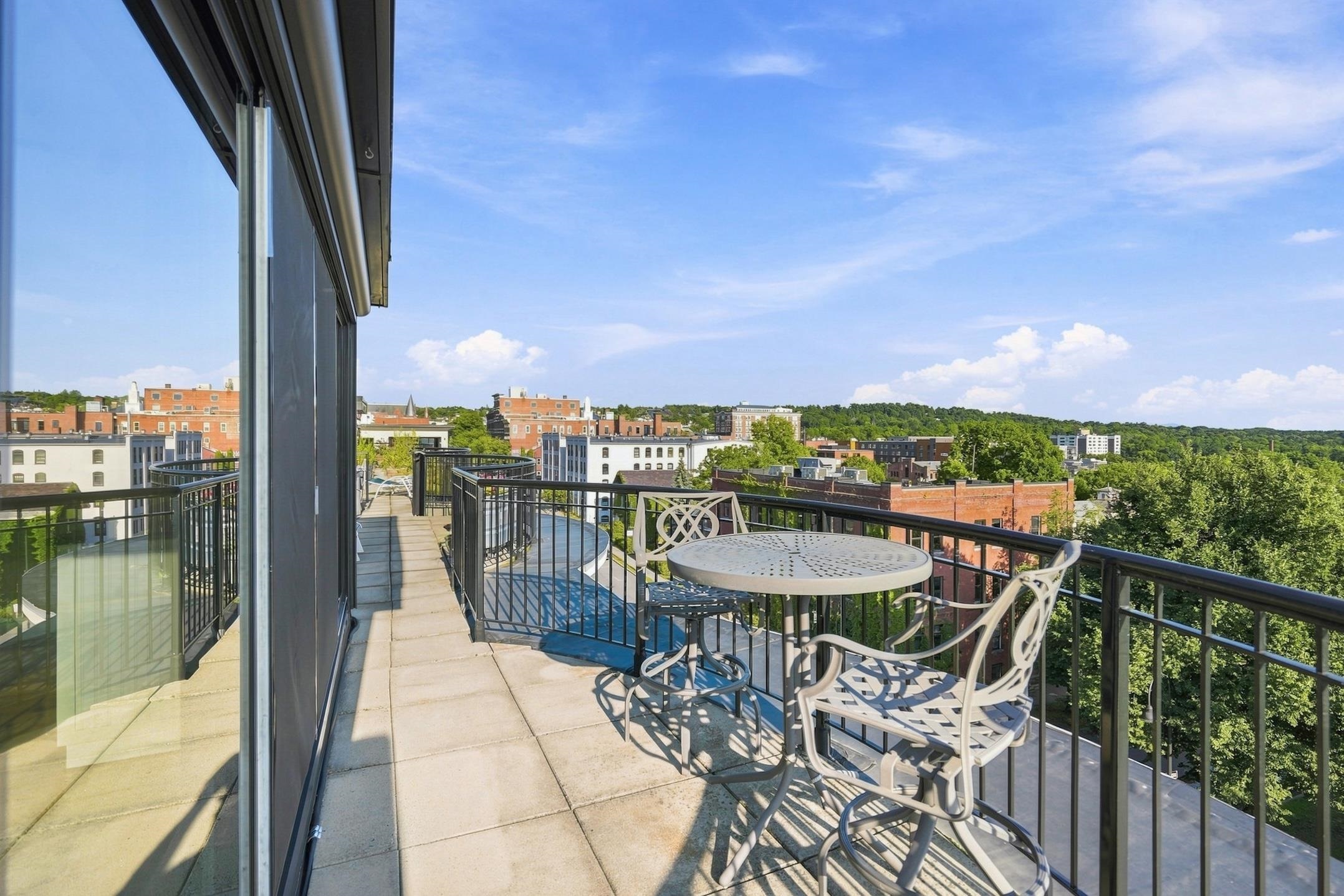40 College Street Property Photo 34